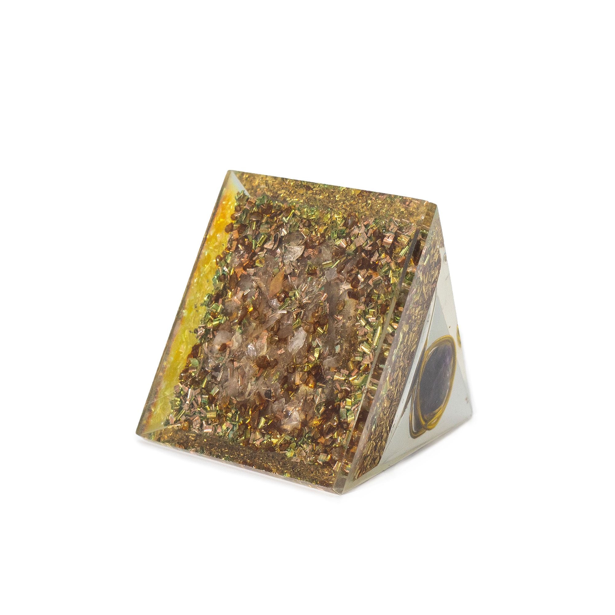 Orgonitpyramid med ametist och koppar 7x6 cm