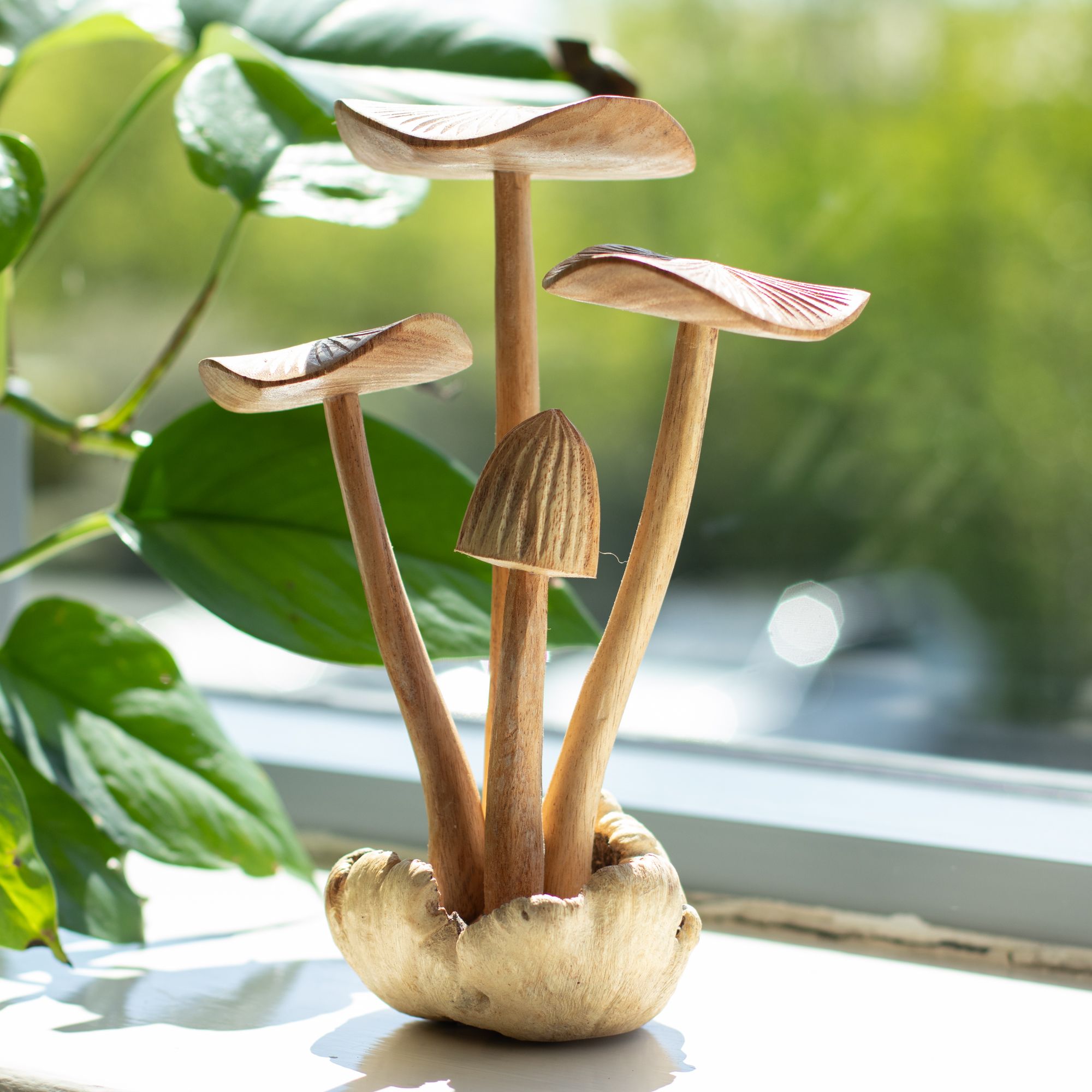 Handsnidade skogssvampar - Set med 4 stora svampar i naturligt trä, perfekt som present - Höjd 14 cm, unik rustik stil, utmärkt för inredningsdekoration