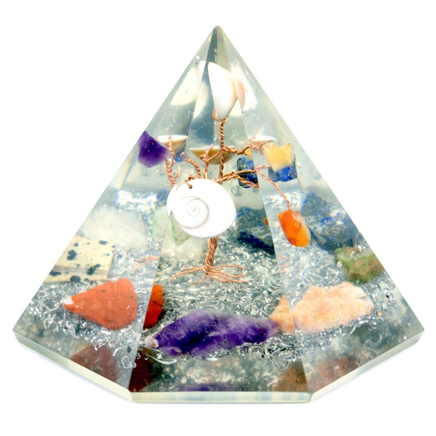Orgonitpyramid med 7 symmetrier och visdomsträd av stenar