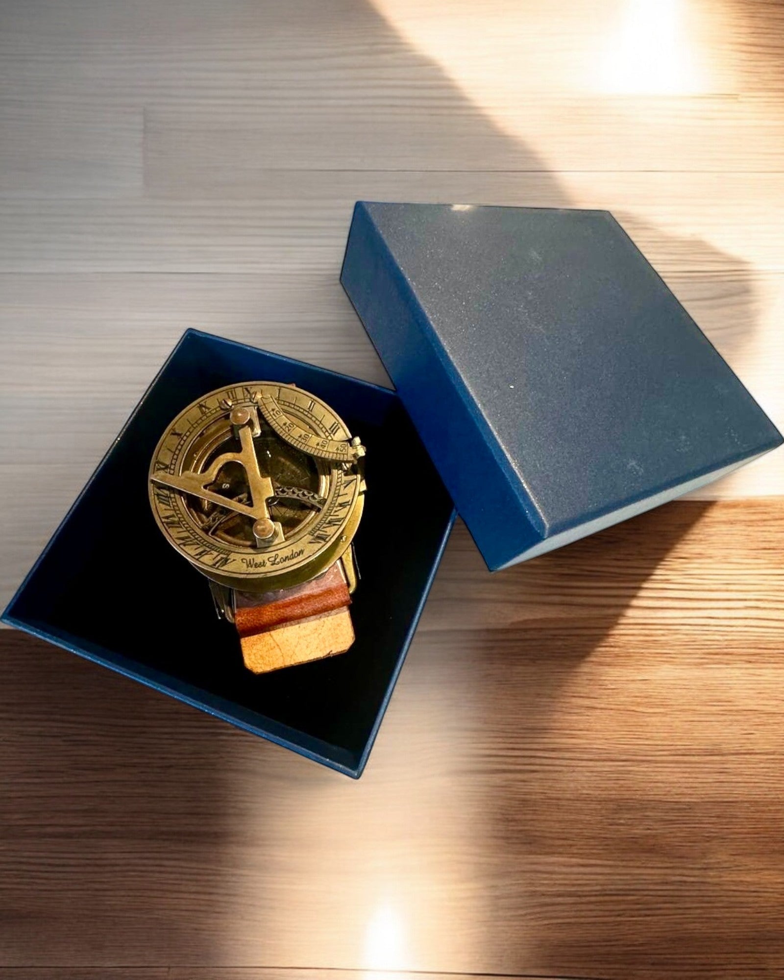 Solur "Antik Kompass", armbandsur med kompass, möjlighet till personlig gravyr