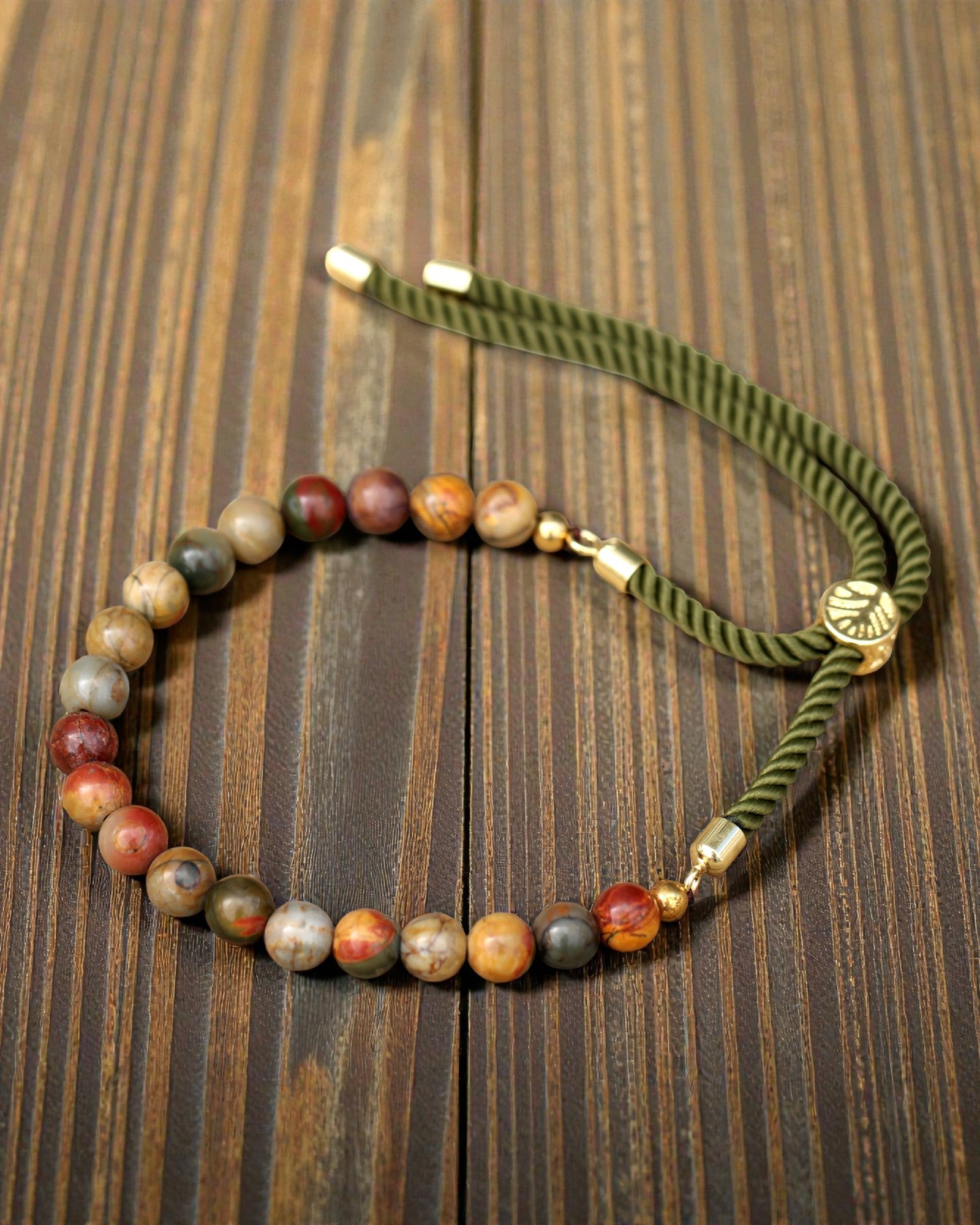 Moss Aura – Armband med Picasso-jaspis och 18K guld på grön snodd