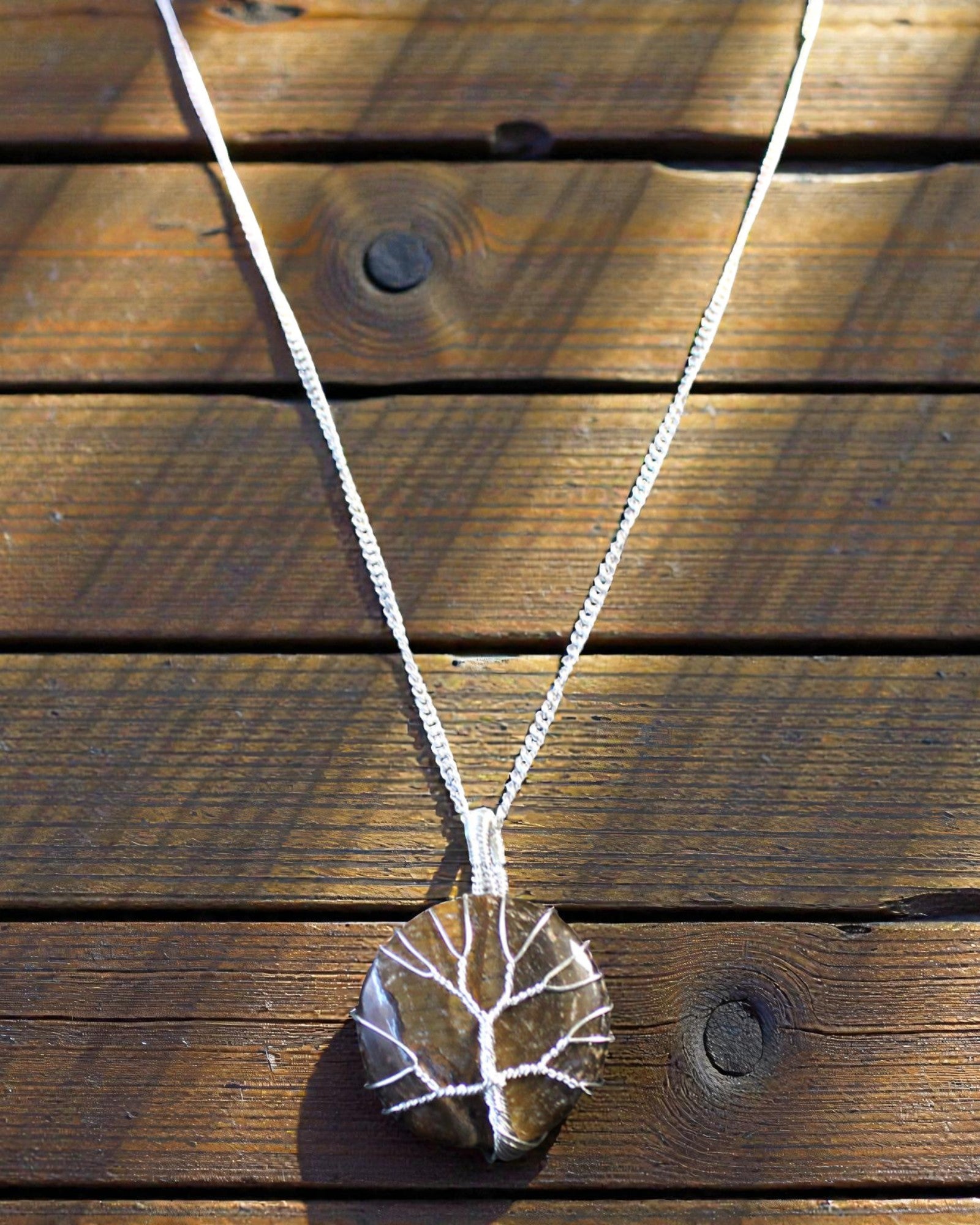 Modets träd – Handgjort halsband med tigeröga och Livets träd