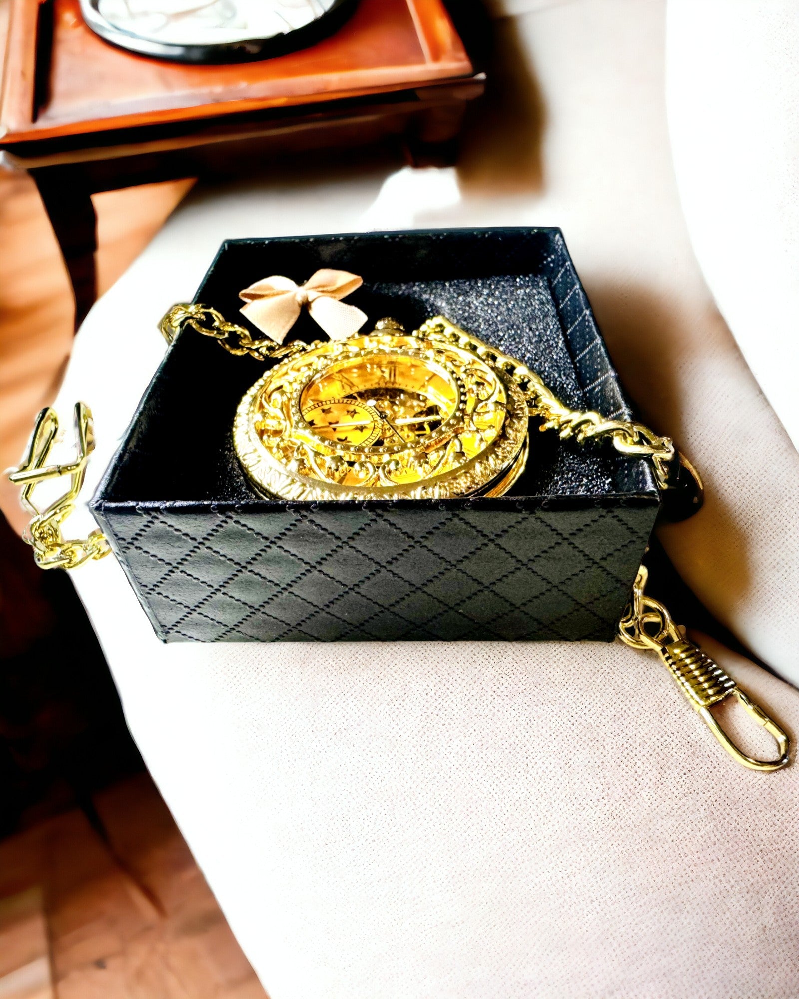 "Złoty Majestat" - Lyxig Mekanisk Fickur med Genomskinlig Kärna. Anpassning med Gravyr