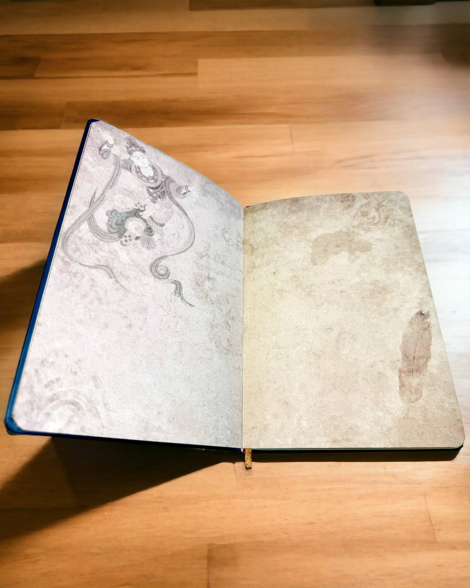 Klassisk Anteckningsbok i Hårt Omslag med Stickmotiv - Marinblå. Möjlighet till gravyr