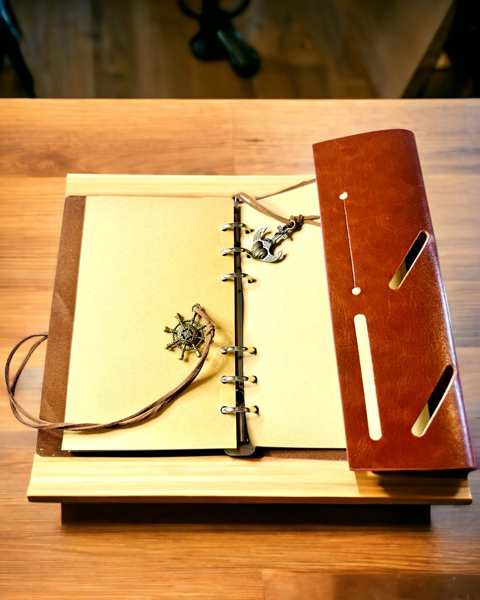 Vintage Sjöfartsanteckningsbok A6 eller A7 storlek - med Kompassmotiv och Lagerblad - Tillgänglig i olika Färgvarianter, möjlighet till gravyr