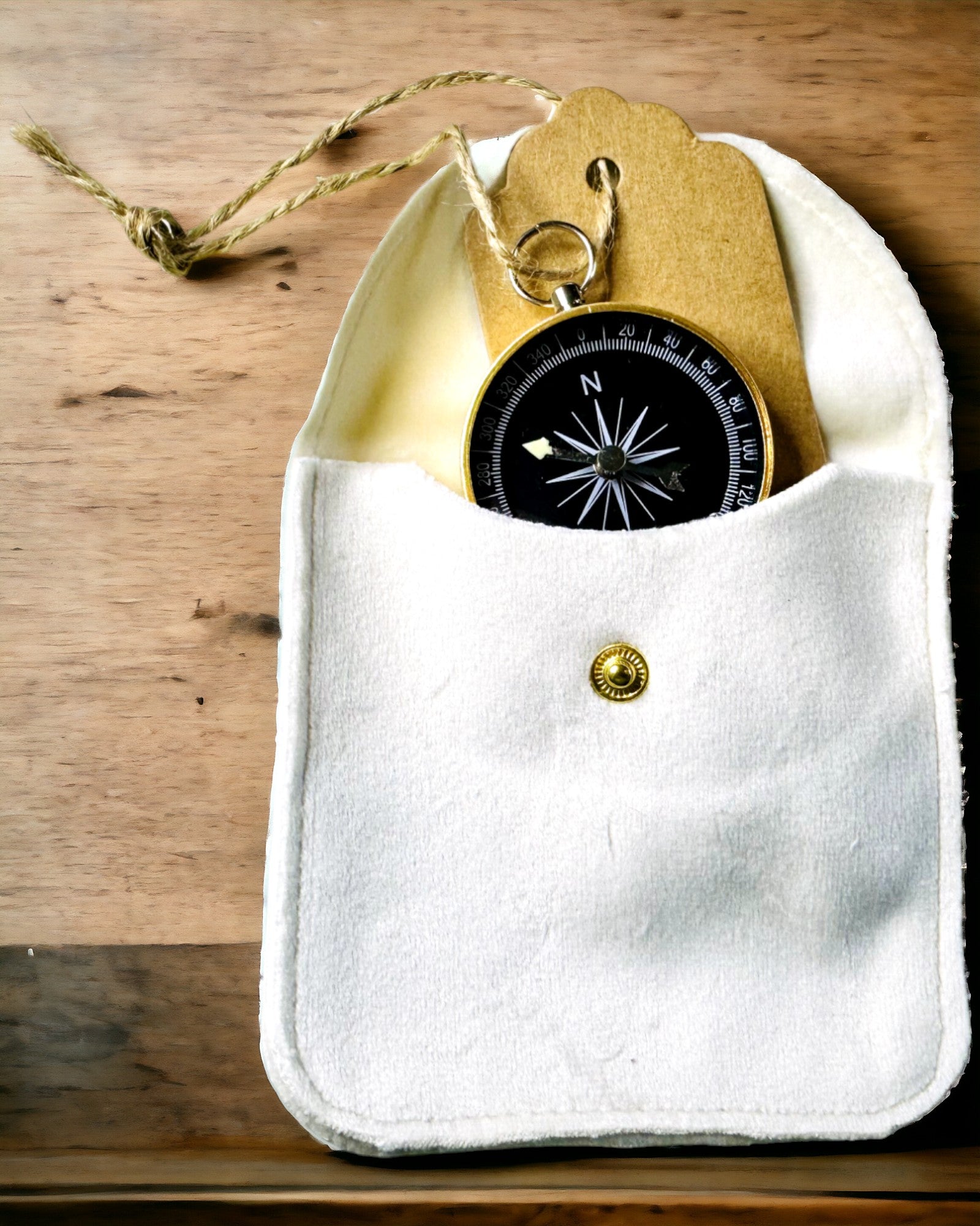 Kompakt Navigationskompass med Metallfinish – En Nödvändighet för Varje Resenär, med Gravyr