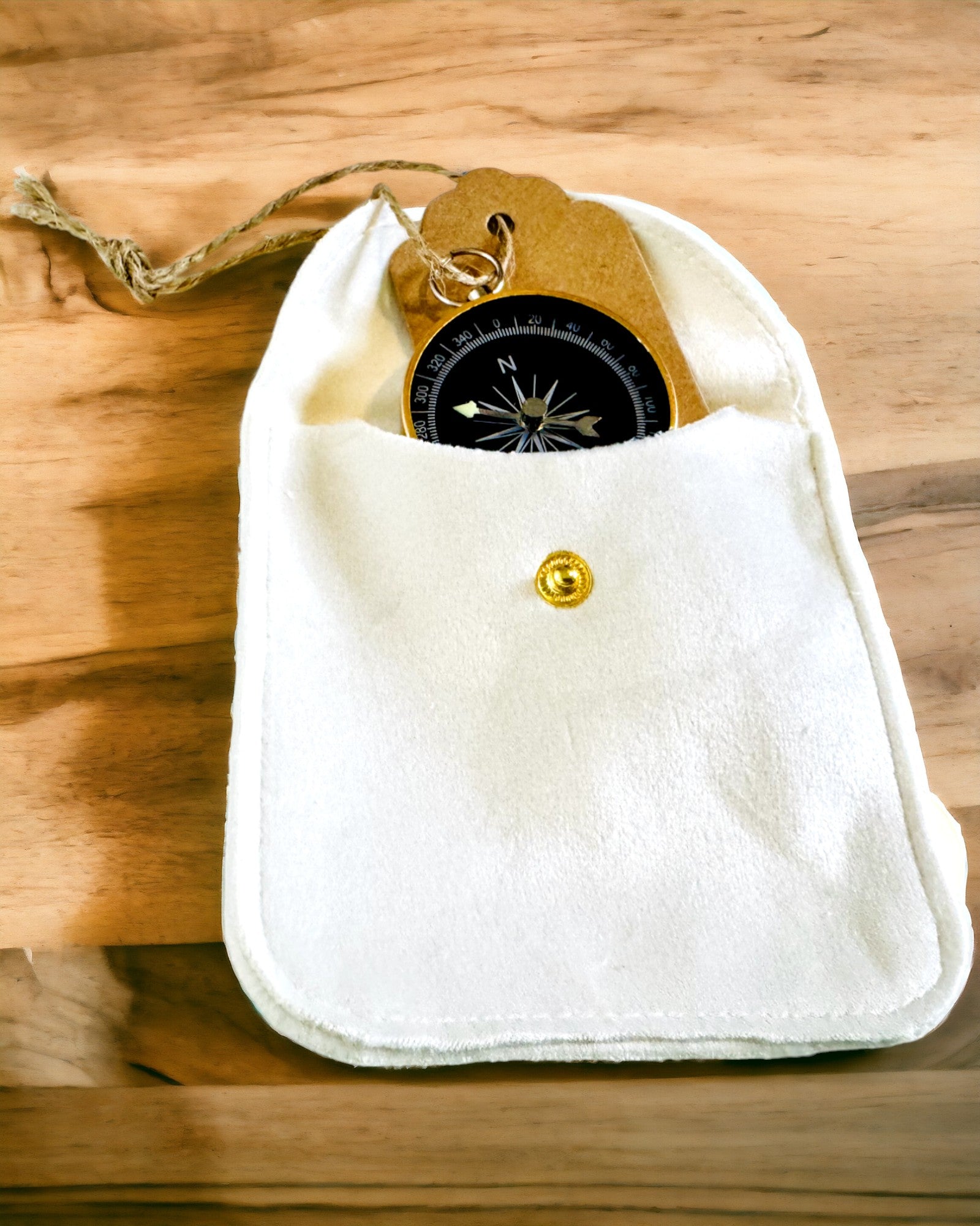 Kompakt Navigationskompass med Metallfinish – En Nödvändighet för Varje Resenär, med Gravyr