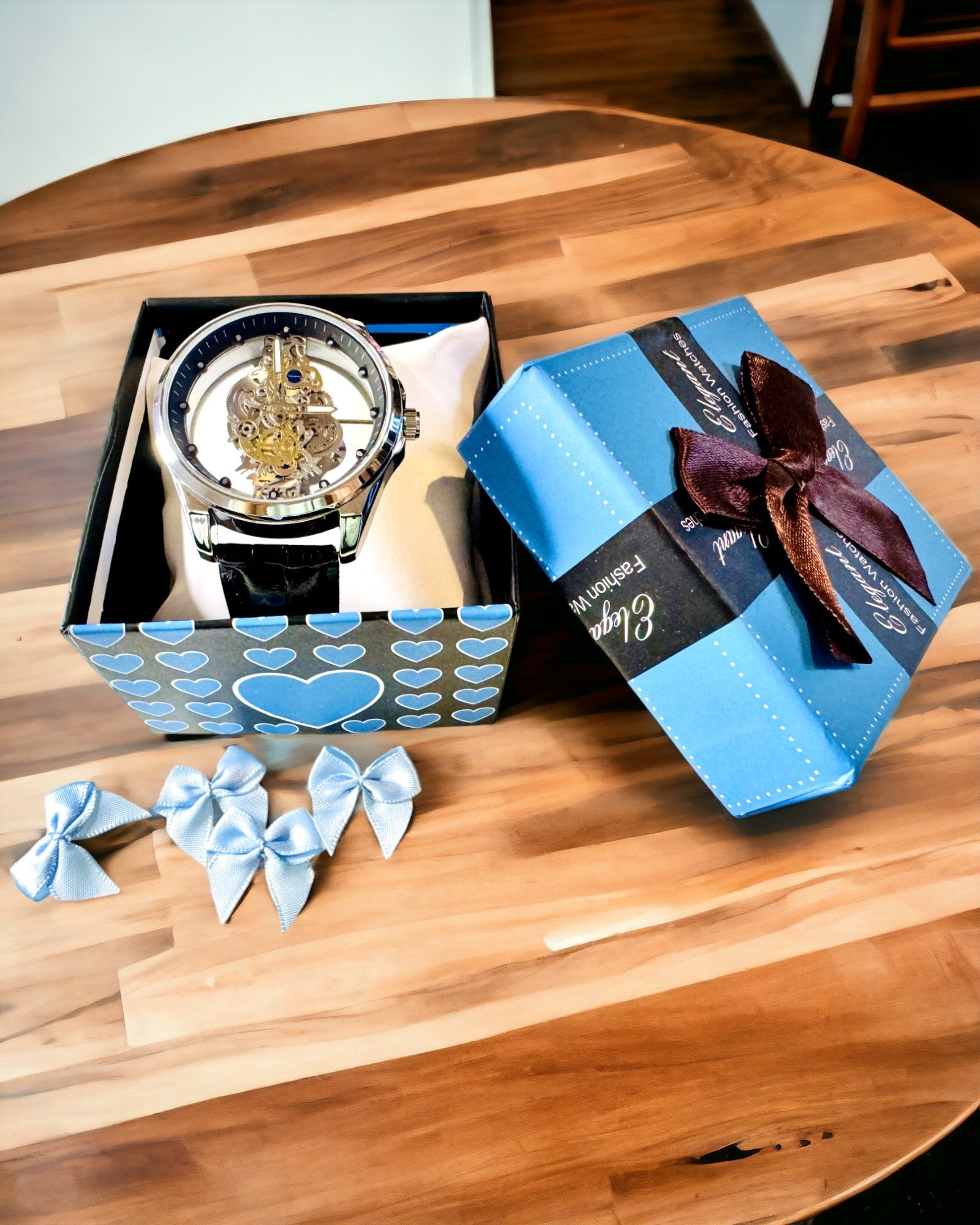 Herrklocka Kvarts med Transparent Urskiva - Klassisk Elegans i Modern Tappning svart rem. Personalisering med gravyr