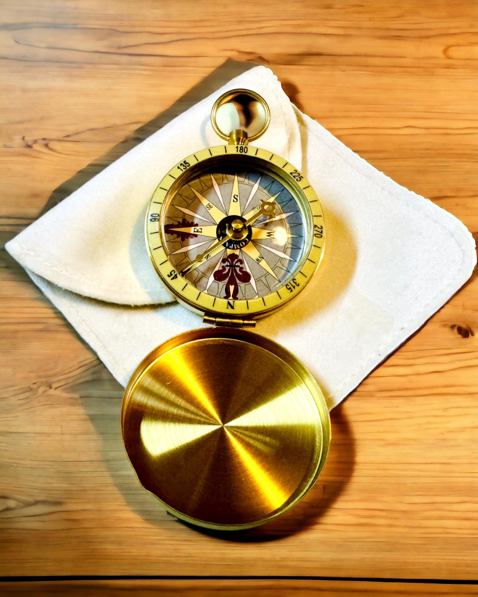 Retro-stil Navigationskompass – Bärbart och Precist Instrument för Riktning för Resenärer och Upptäcktsresande. Gravyr, personalisering.