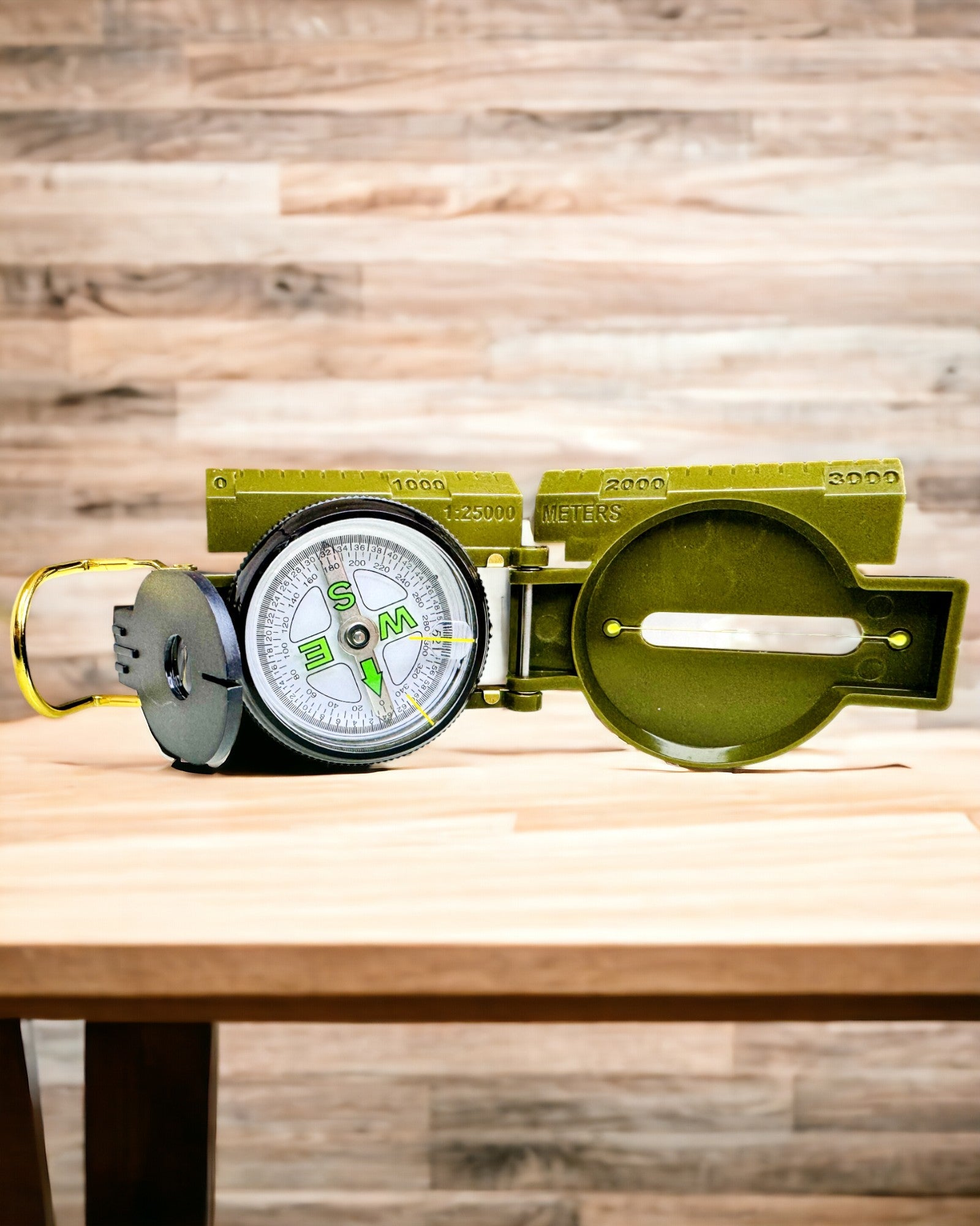 Vattentät Kompass Navigationssystem med Hög Precision i Armégrön Färg – Pålitlig i Orientering, möjlighet till gravyr