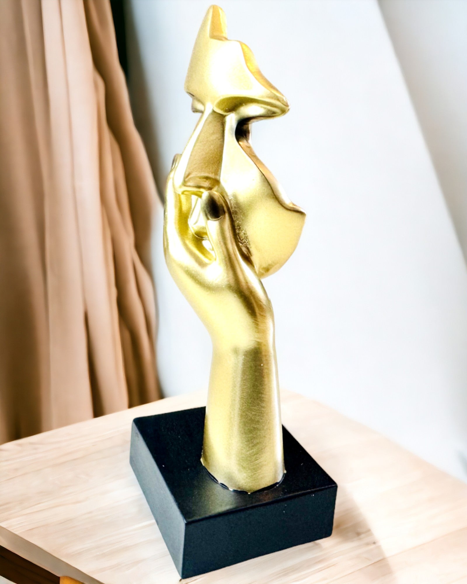 Abstrakt Handstaty "Konstens Beröring" - Kontorsdekoration i Europeisk Stil, Personalisering med Gravyr 2 stycken