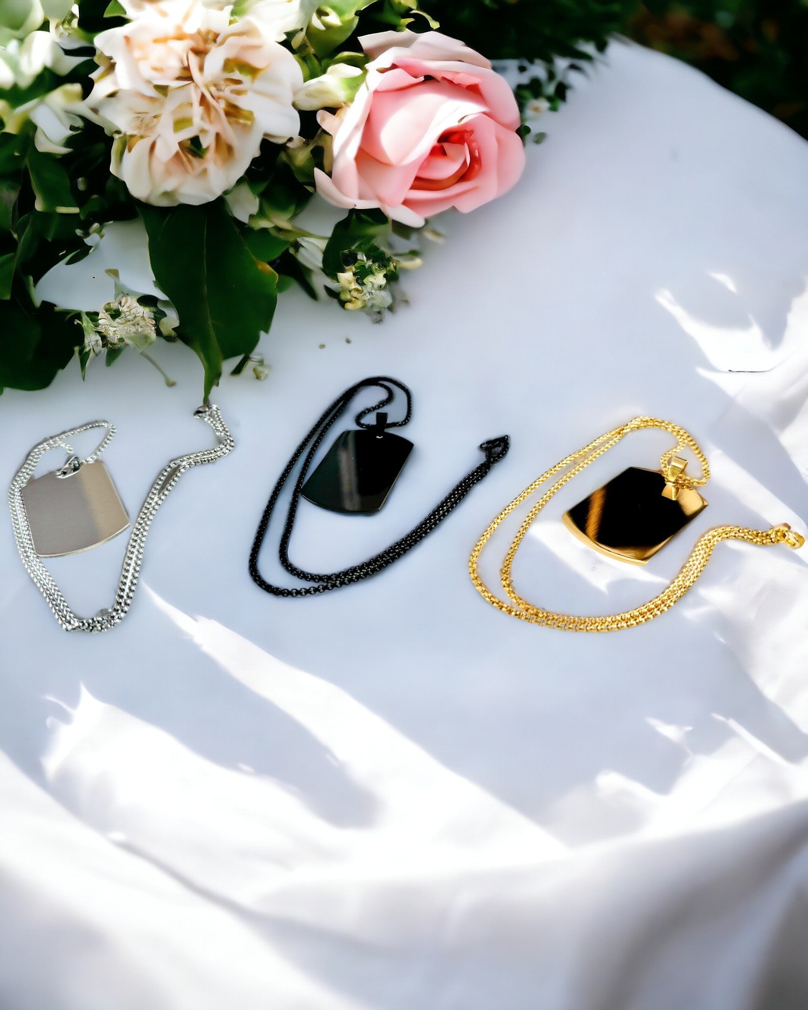 Halsband med Dog Tag "Tre Nyansers Stil" - ID-bricka - Elegant Hängsmycke i Rostfritt Stål med Graveringsalternativ