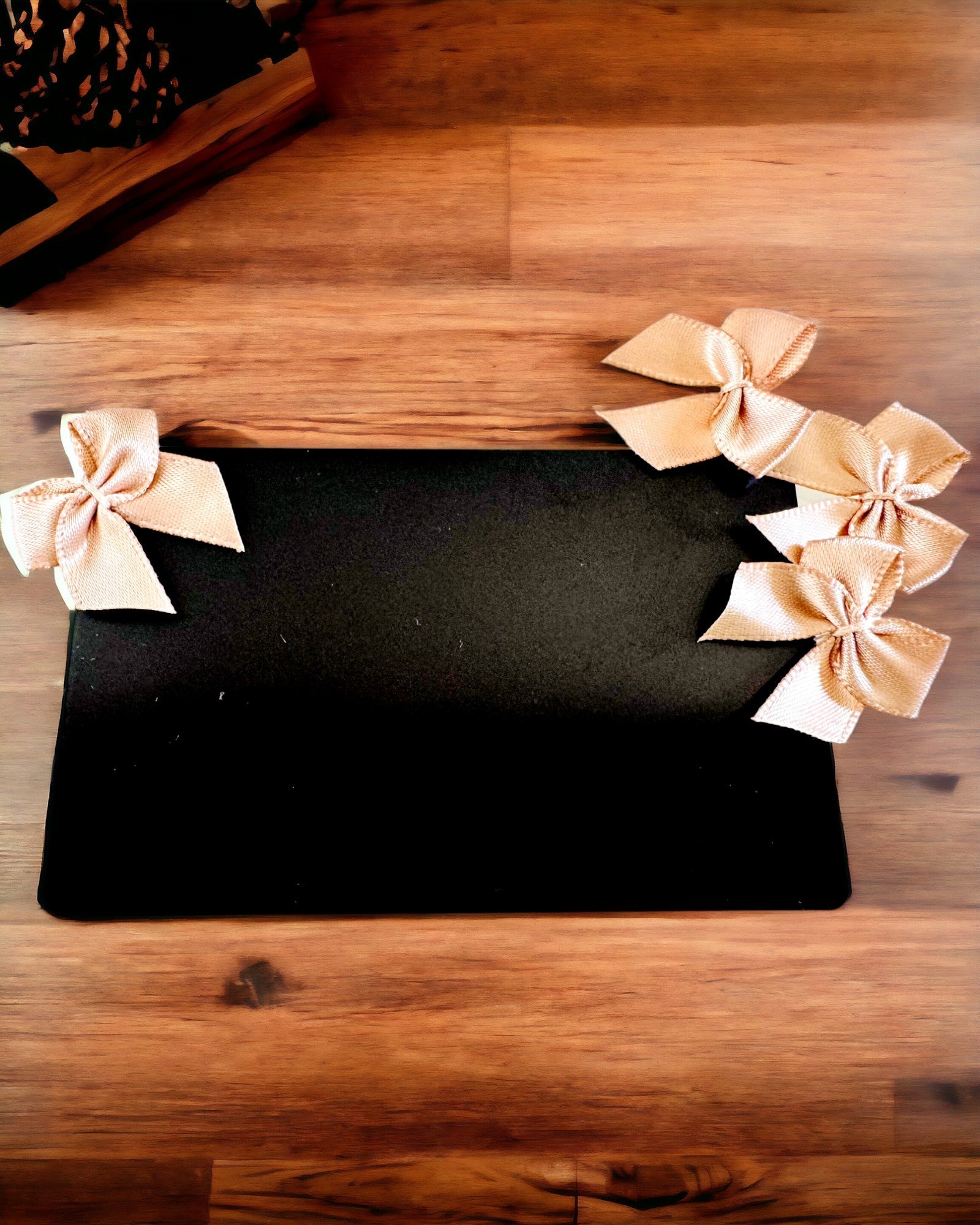 Exklusivt Svart Metallvisitkort med Anpassningsmöjlighet – Perfekt som Present