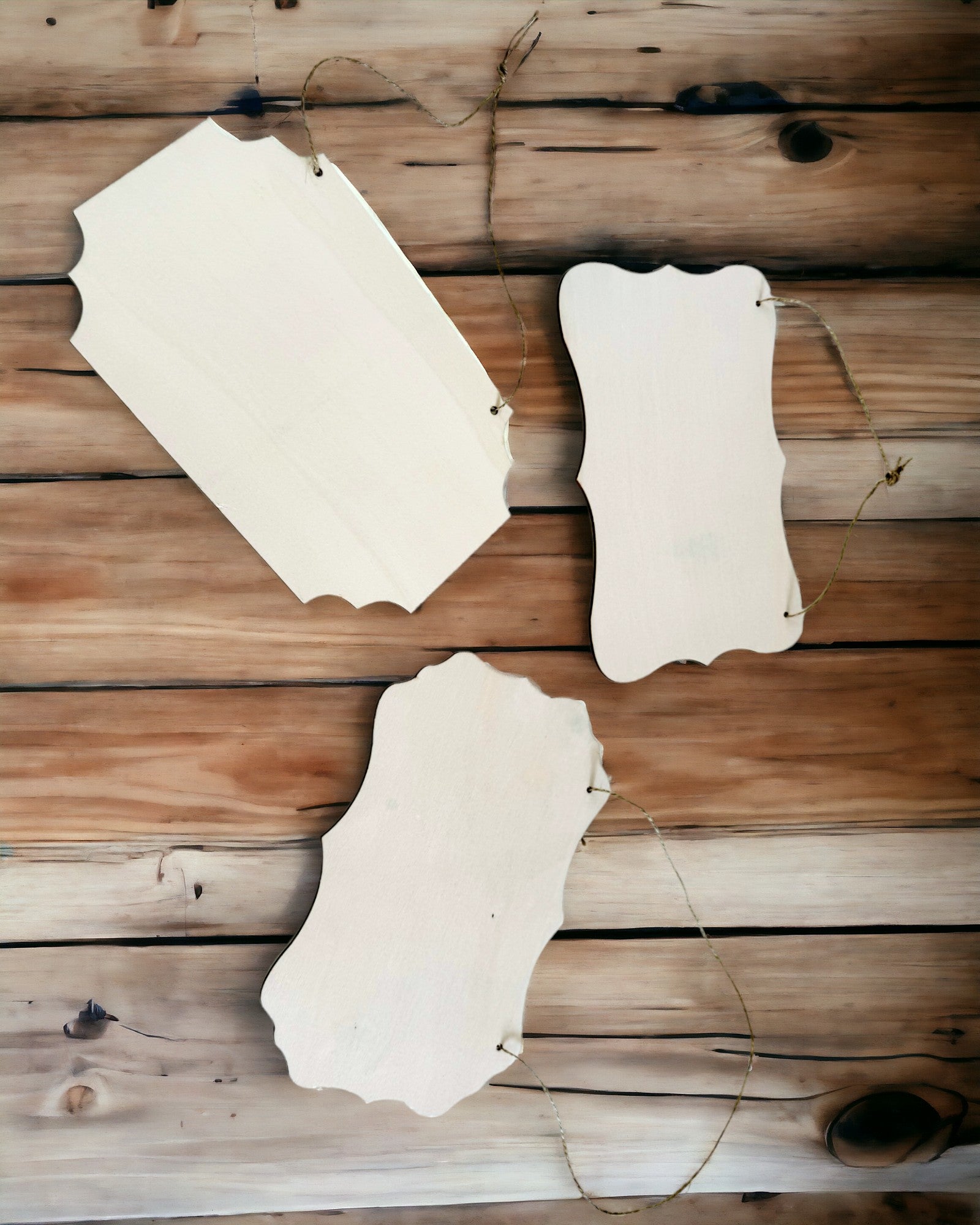 Dekorativt Trähänge med Möjlighet till Personalisering – Flera Former