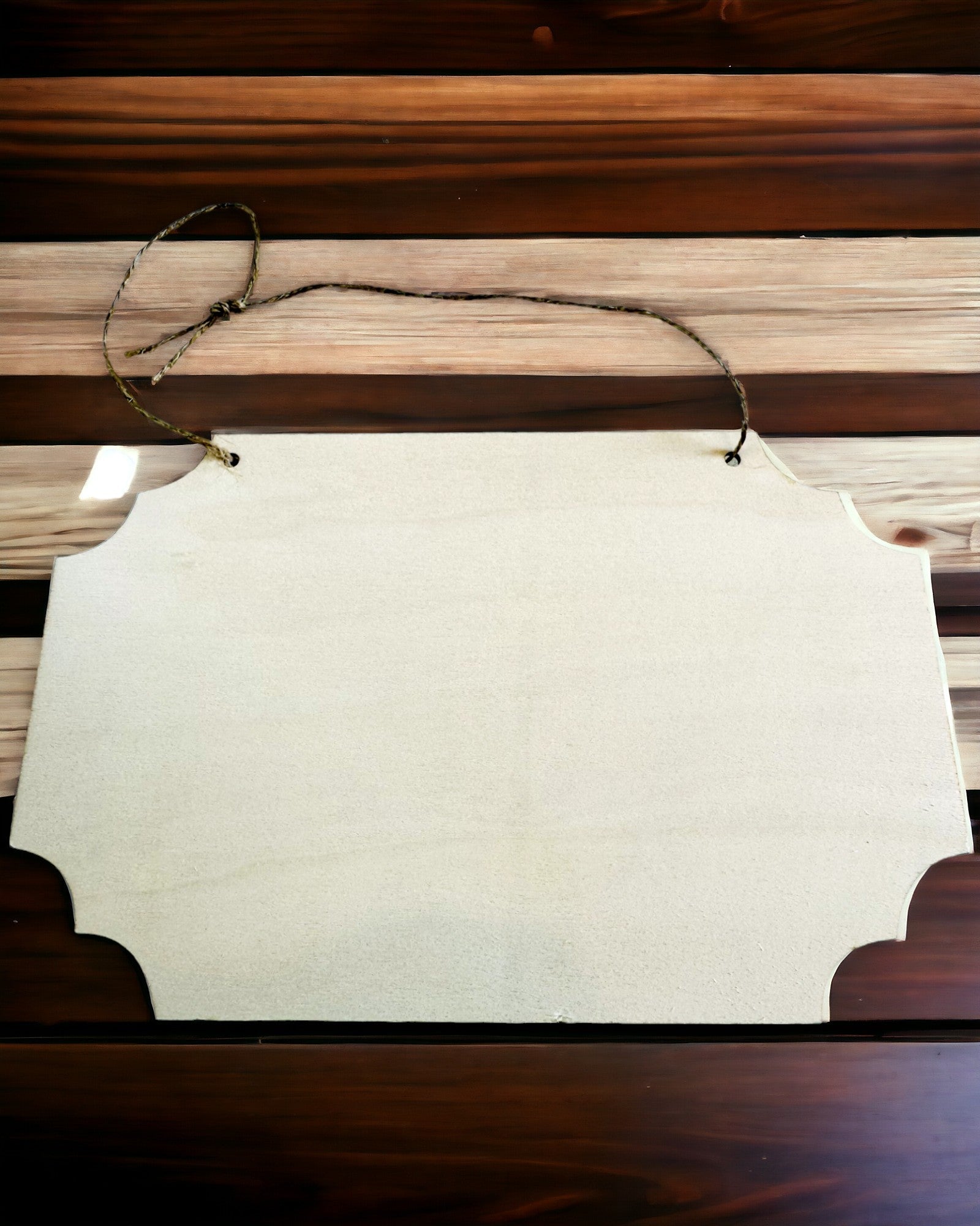 Dekorativt Trähänge med Möjlighet till Personalisering – Flera Former