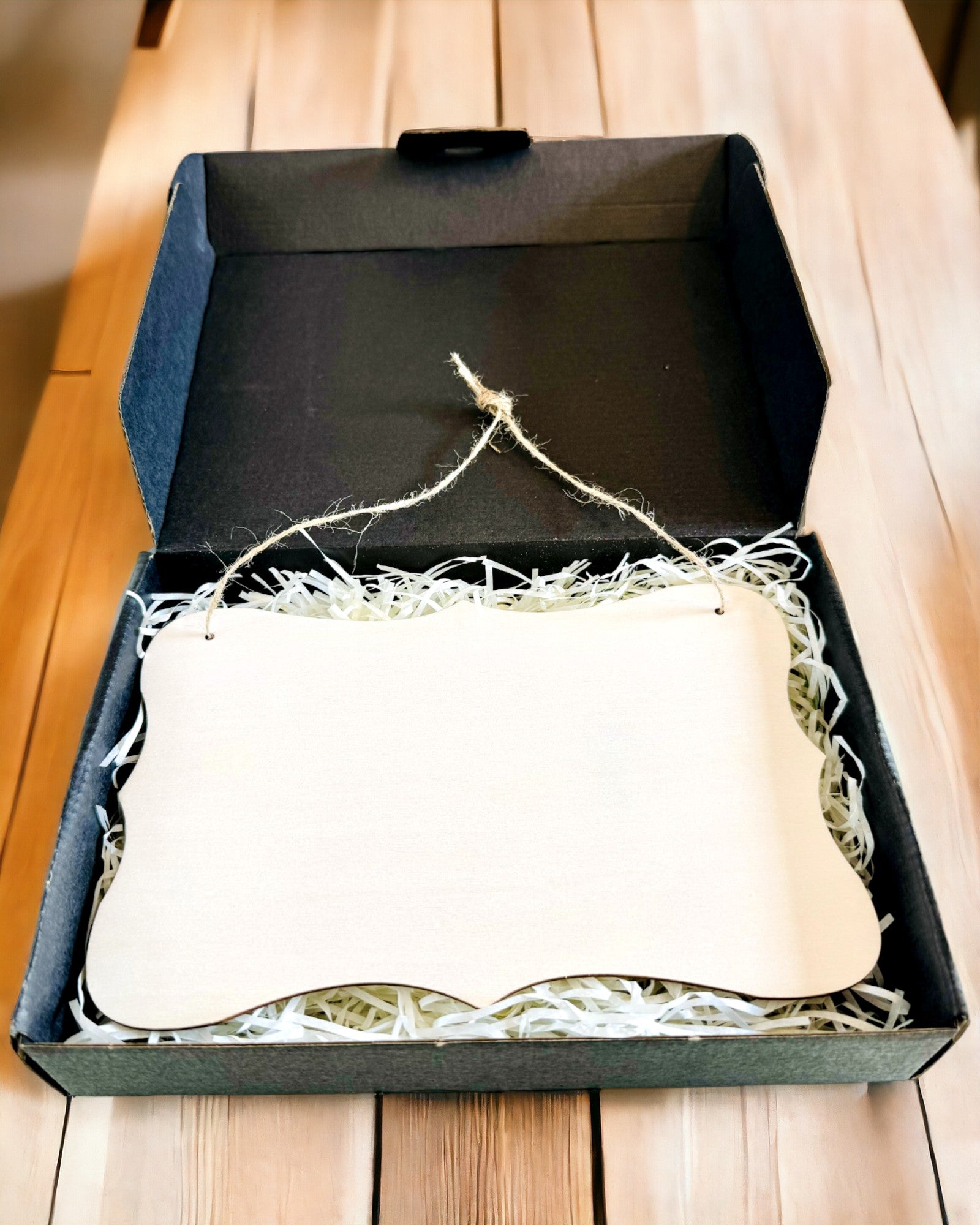 Dekorativt Trähänge med Möjlighet till Personalisering – Flera Former