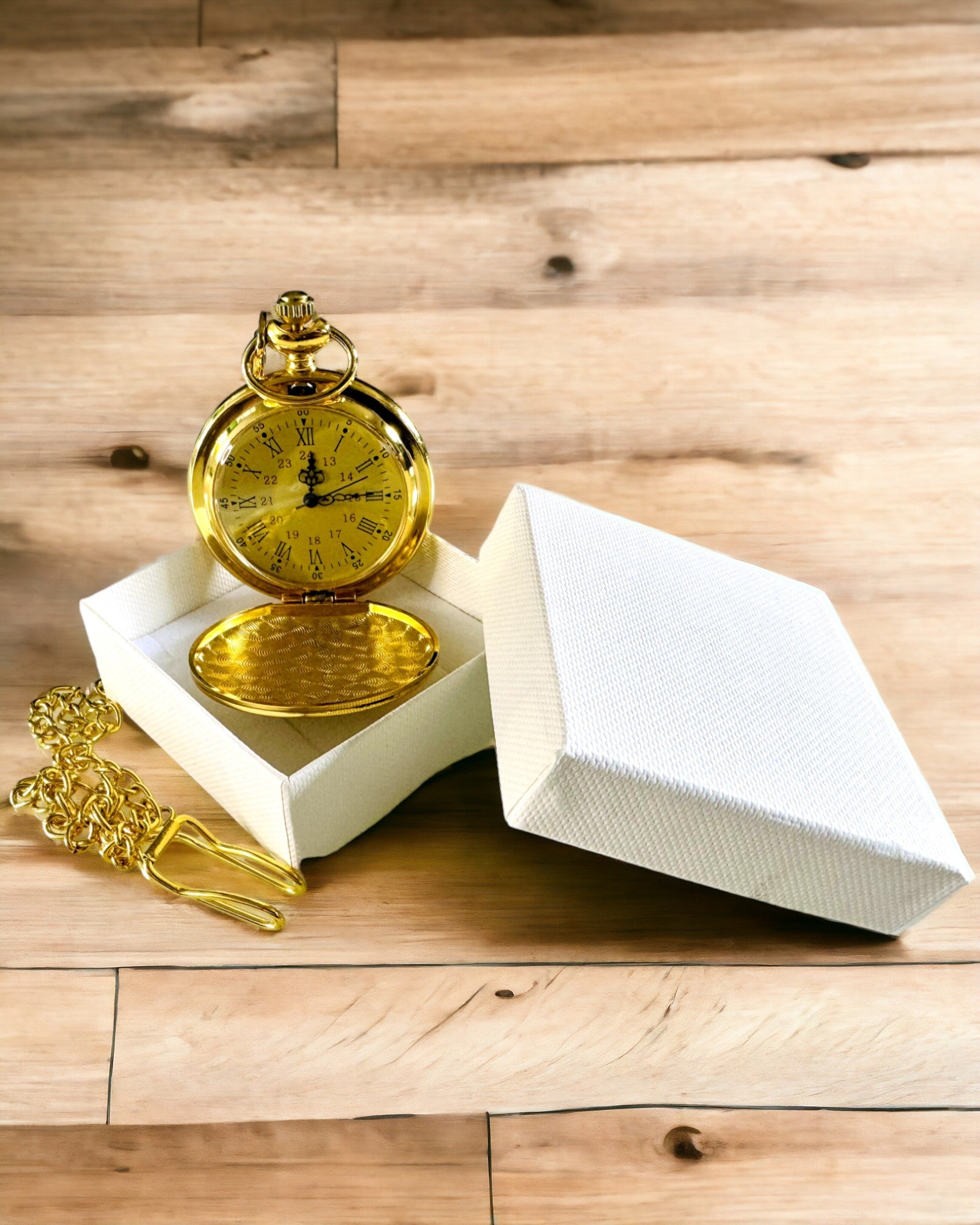 Fickur i guld med retrostil och möjlighet till gravyr