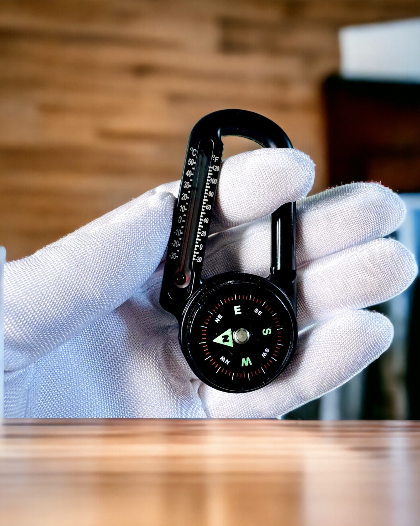 Karbinhakekompass med termometer, nyckelring - möjlighet till gravyr