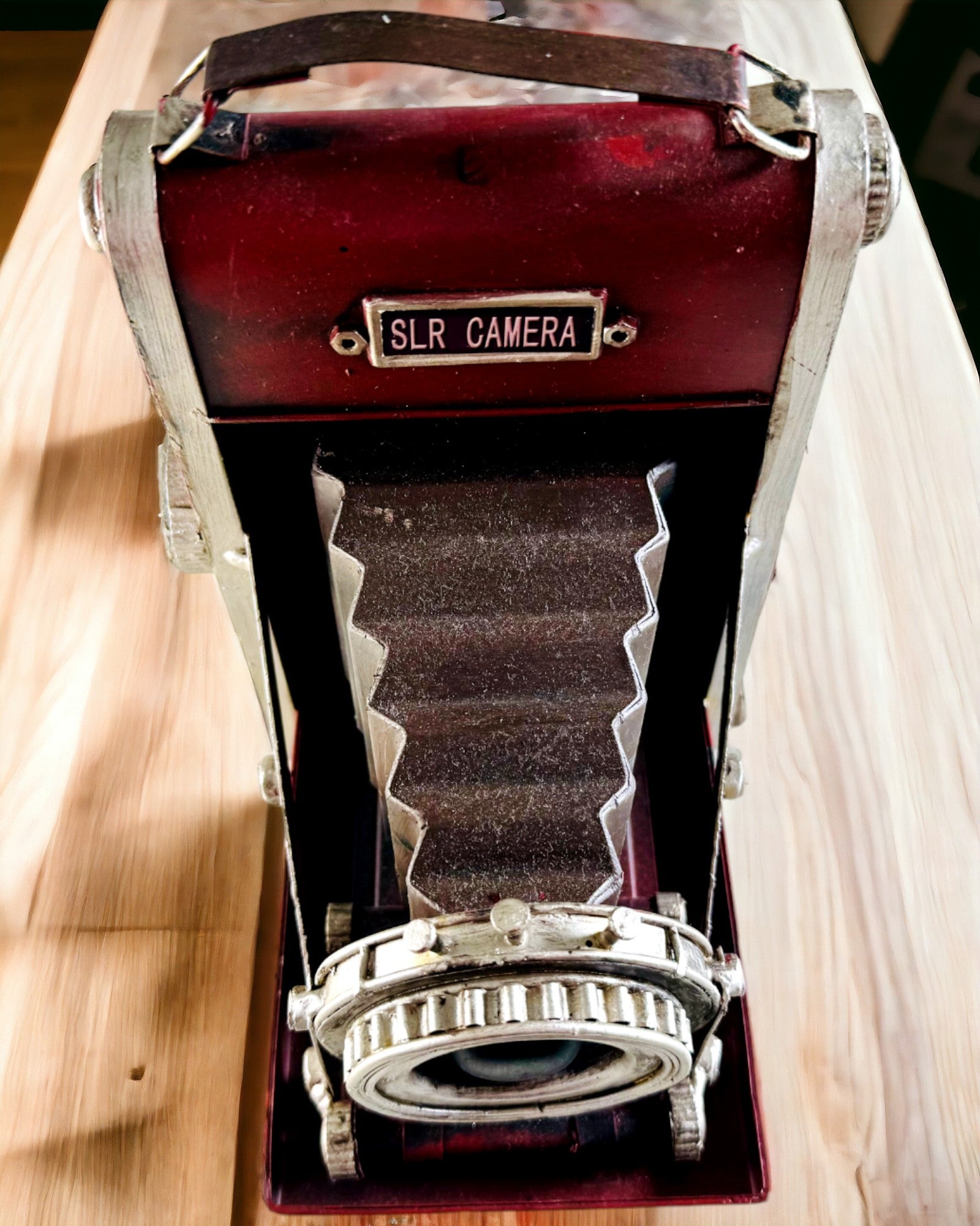 Vintage Vision: Dekorativ Retro Kamera med Graveringsalternativ