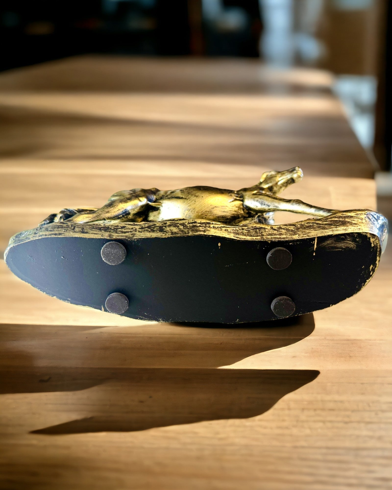 Häststatyett i galopp av harts med graveringsalternativ