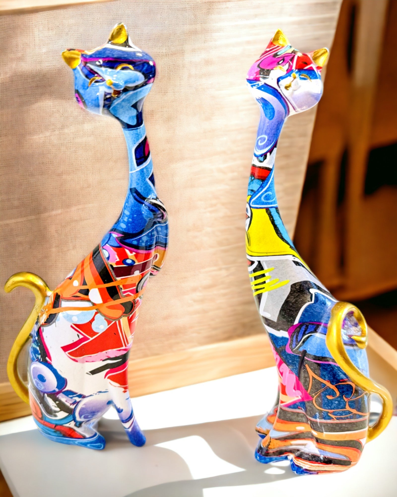 Abstrakta Kattfigurer "ArtCats", Handmålade, Harts – 25 cm, 2 st.