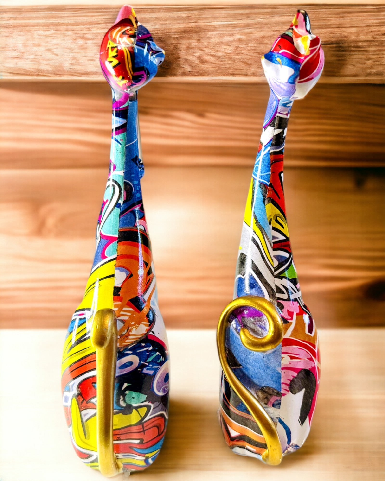 Abstrakta Kattfigurer "ArtCats", Handmålade, Harts – 25 cm, 2 st.