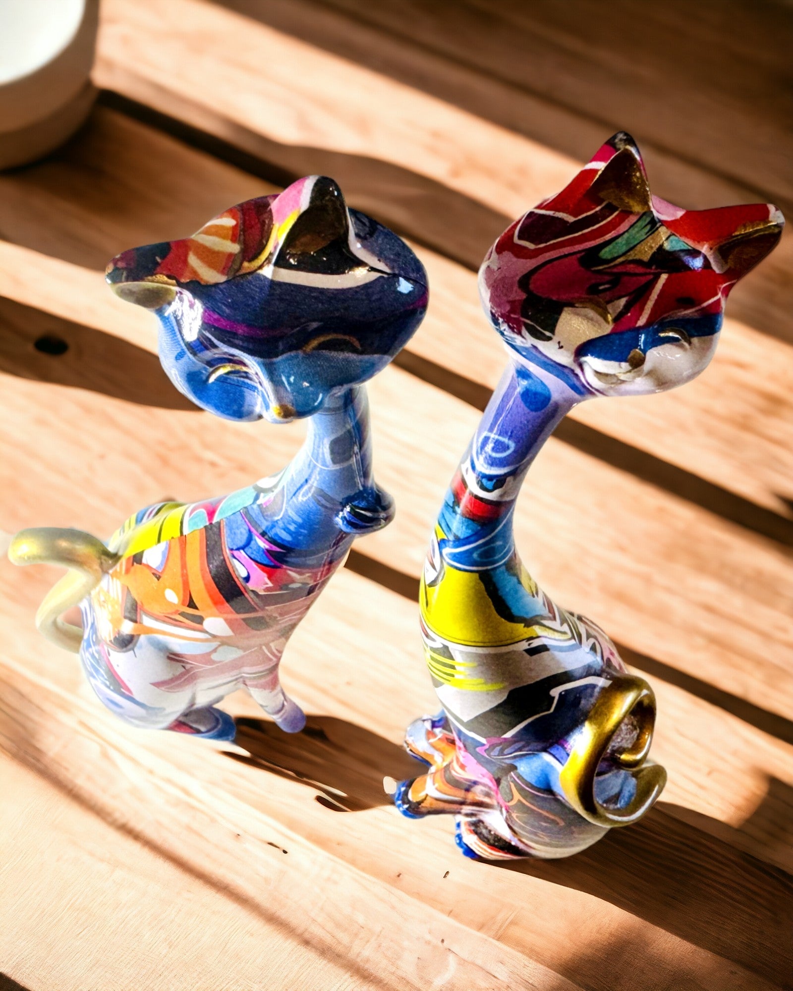 Abstrakta Kattfigurer "ArtCats", Handmålade, Harts – 25 cm, 2 st.