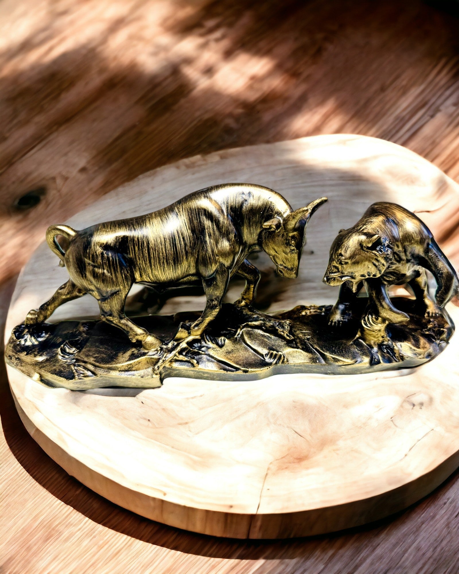 Skulptur "Två rivaler" - Tjur och Björn - Symbolik för Finansmarknaden, Möjlighet till Gravyr - Kopparfärg