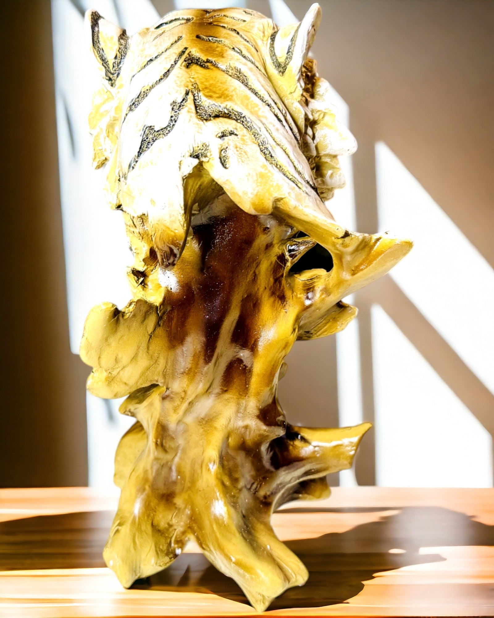 Statuett "Tiger Djungelns Kung" med Graveringsalternativ, figur 29 cm hög, dekoration som present