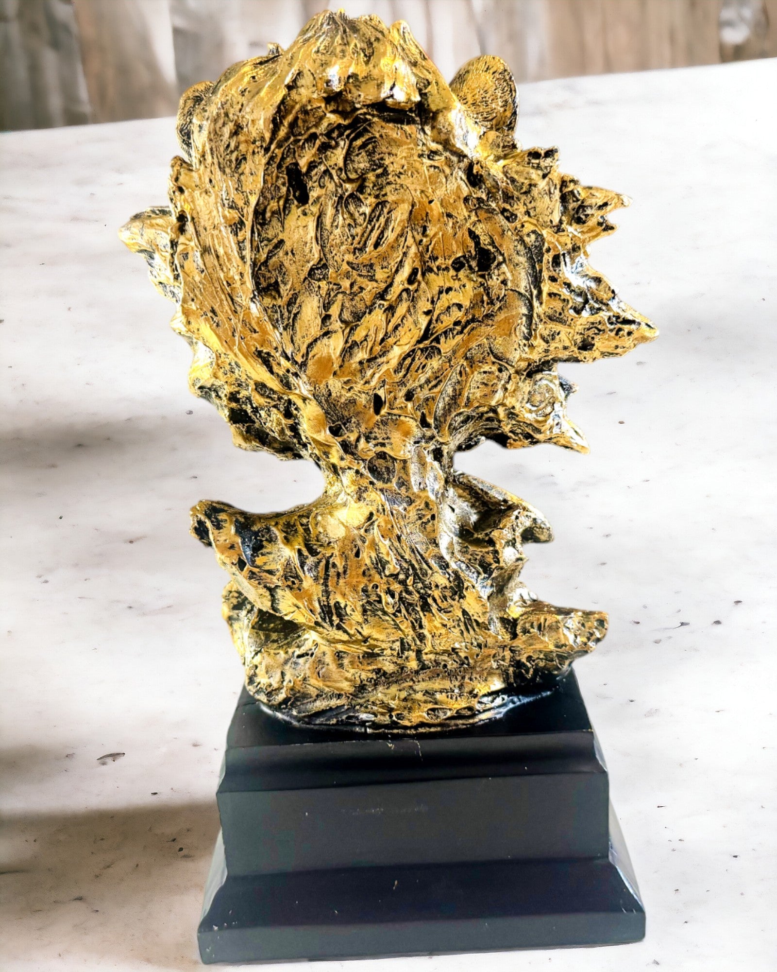 Kunglig Lejon - Majestätisk Dekorativ Figur med Graveringsmöjlighet, 2 färgvarianter att välja mellan, som present