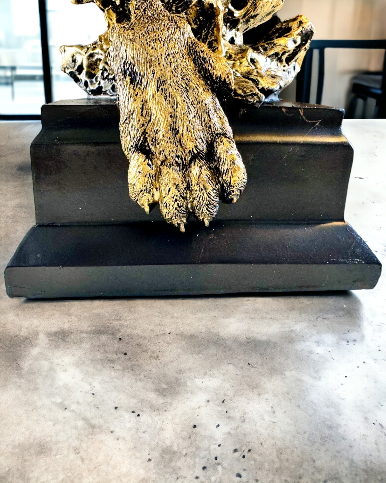 Kunglig Lejon - Majestätisk Dekorativ Figur med Graveringsmöjlighet, 2 färgvarianter att välja mellan, som present