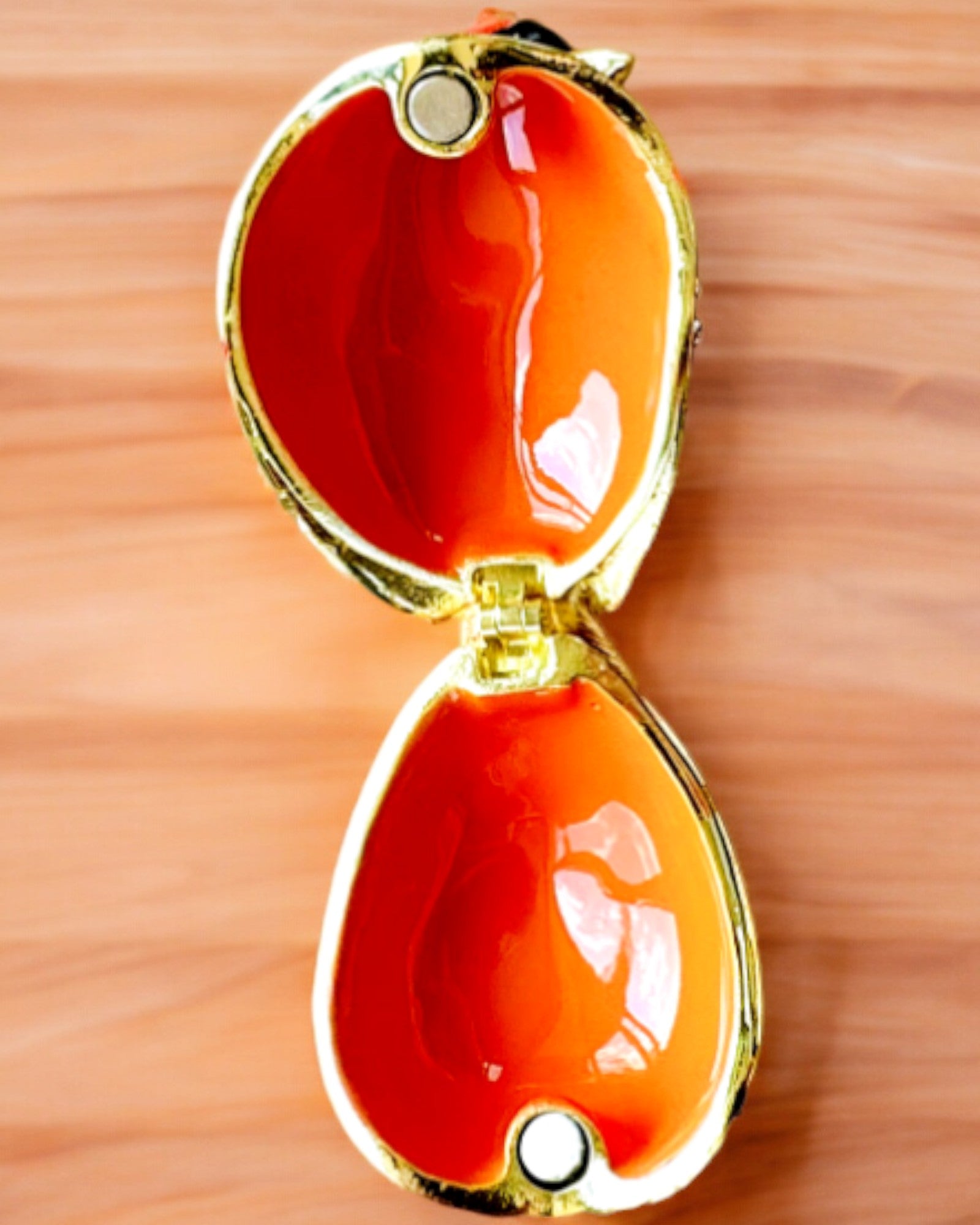 Elegant smyckeskrin i form av en kardinal med möjlighet till gravyr