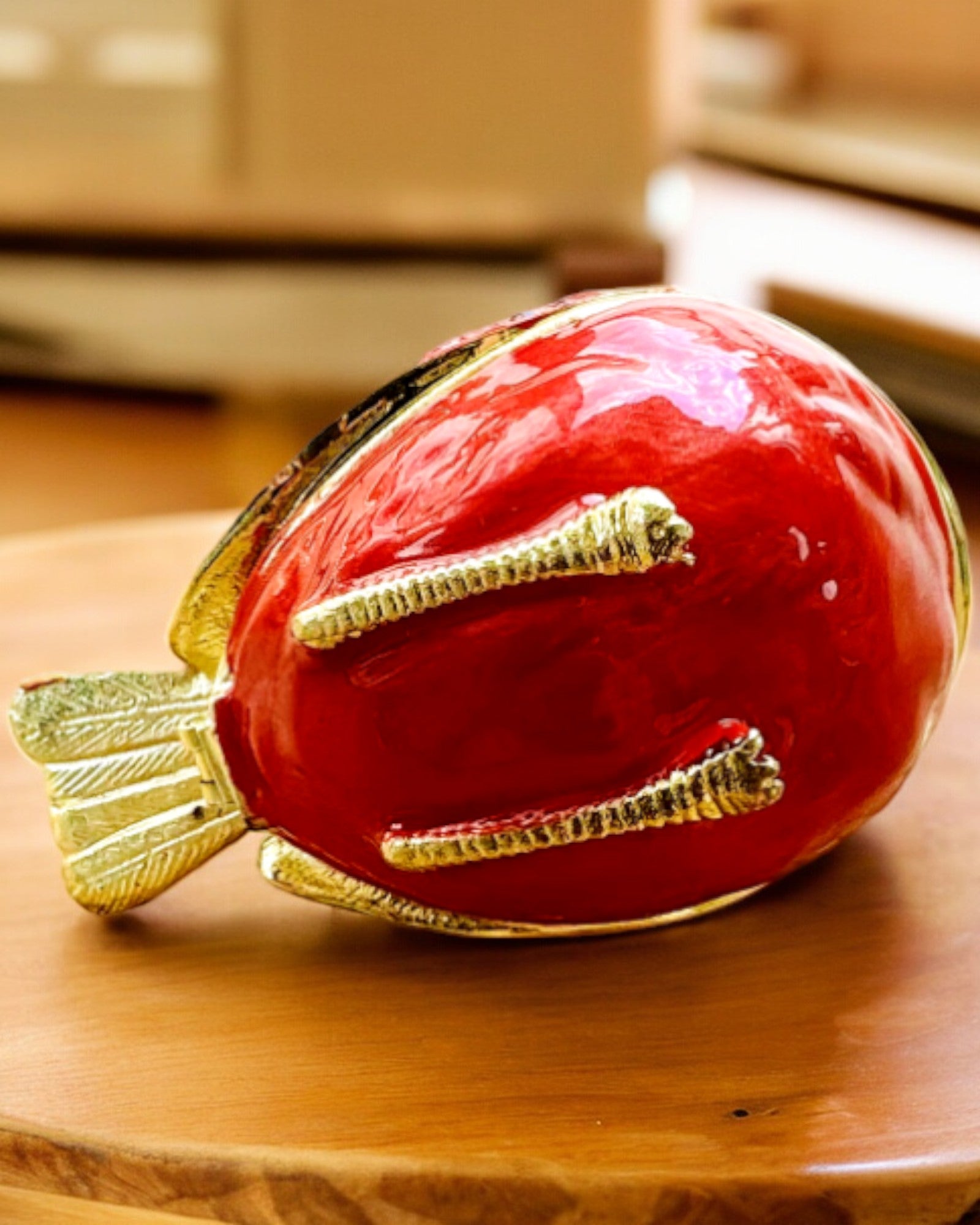 Elegant smyckeskrin i form av en kardinal med möjlighet till gravyr