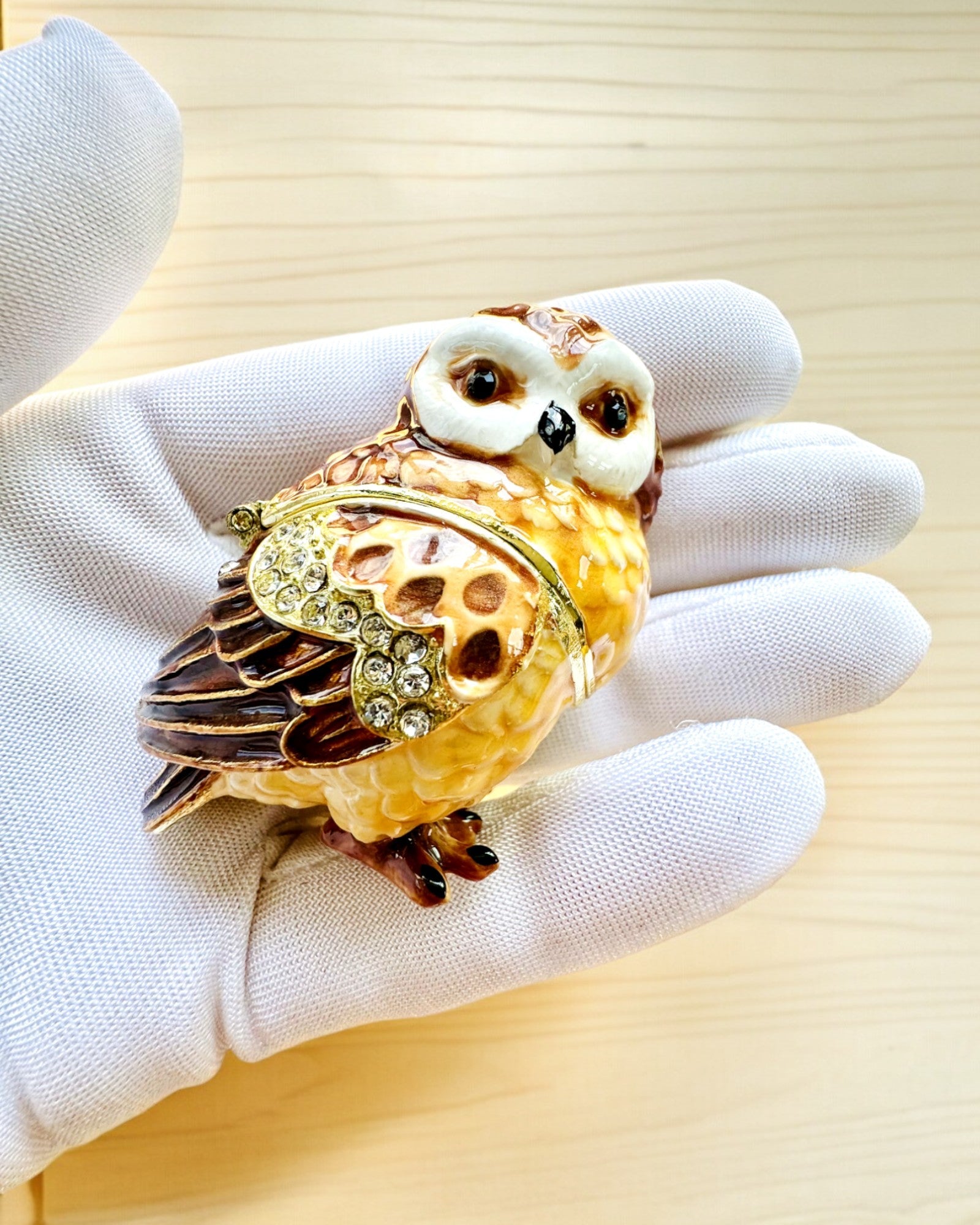 Charmig Uggla med Kristaller - Smyckesgömma med möjlighet till personlig gravyr, present