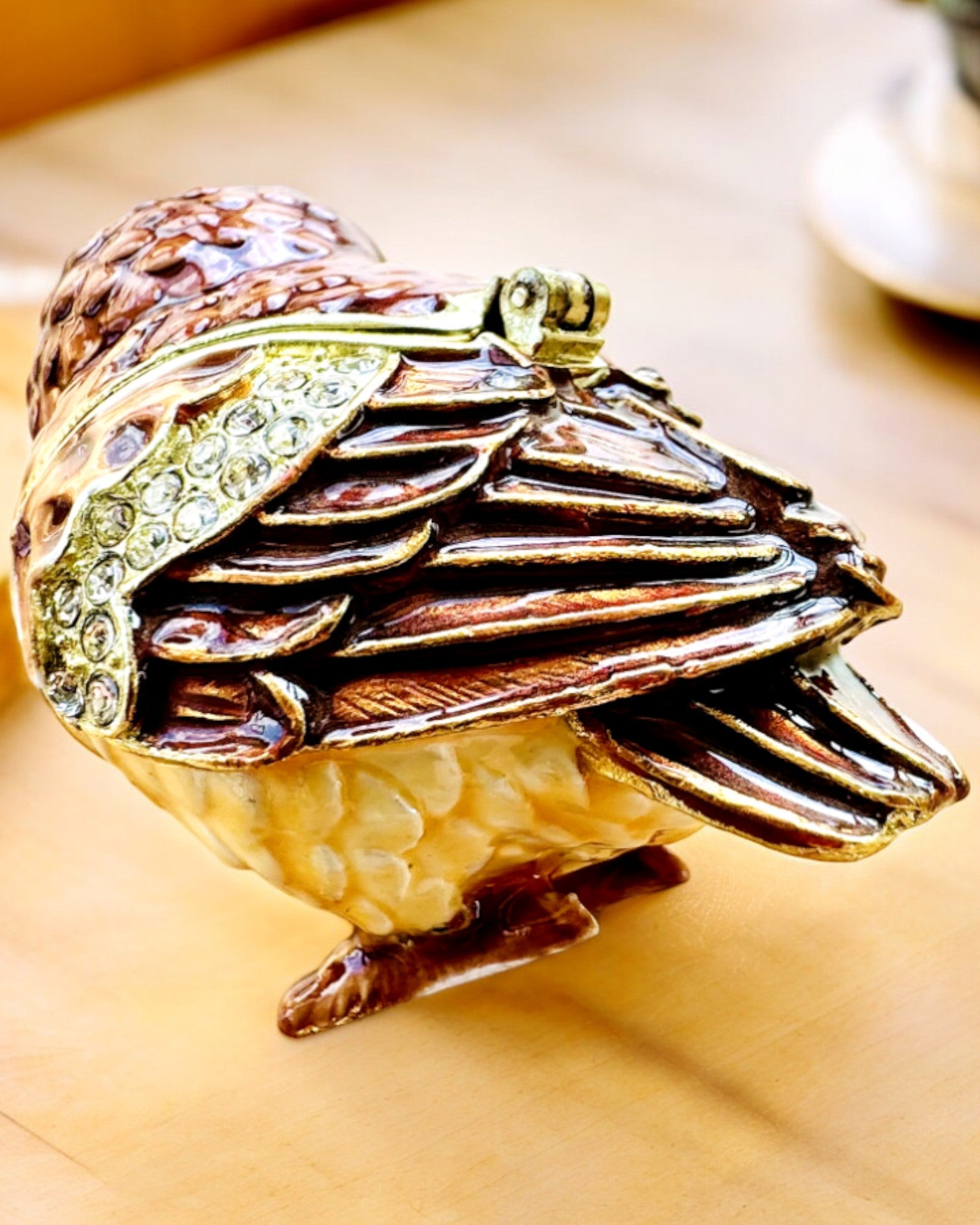 Charmig Uggla med Kristaller - Smyckesgömma med möjlighet till personlig gravyr, present