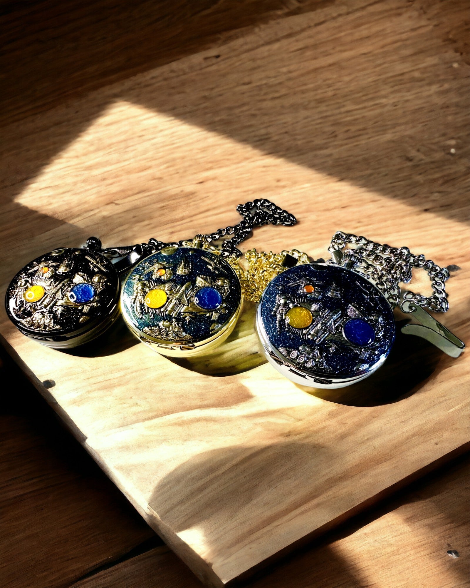 Fickur "Astrum Temporis" - Guldinramning. Möjlighet till personlig gravyr