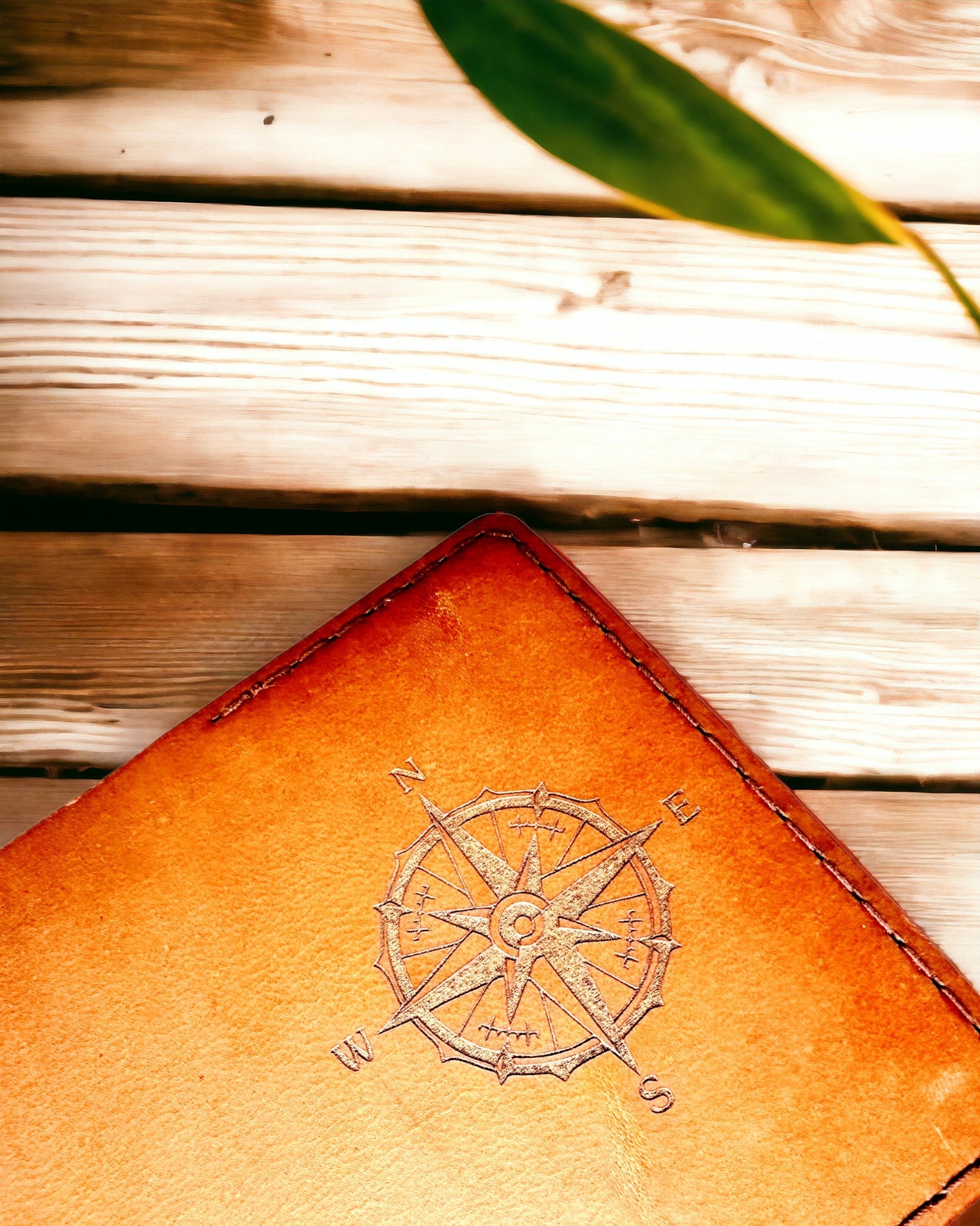 Etui "Resenären" - Läderfodral för Pass, personalisering med gravyr - 2 färgvarianter