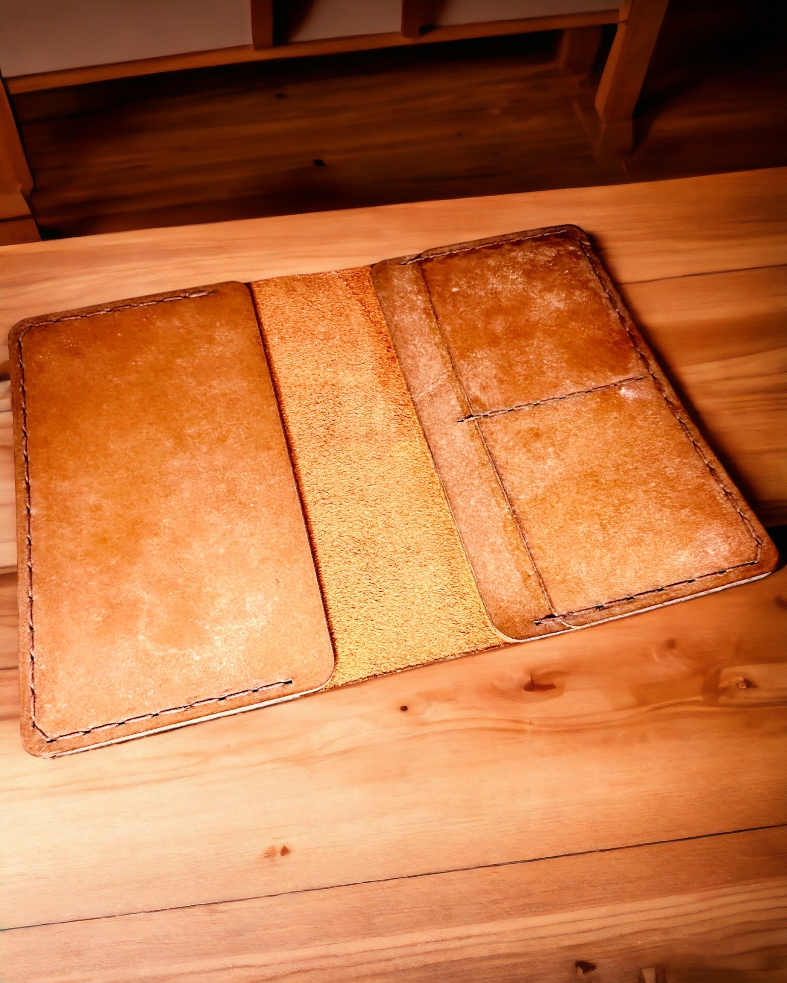 Etui "Resenären" - Läderfodral för Pass, personalisering med gravyr - 2 färgvarianter