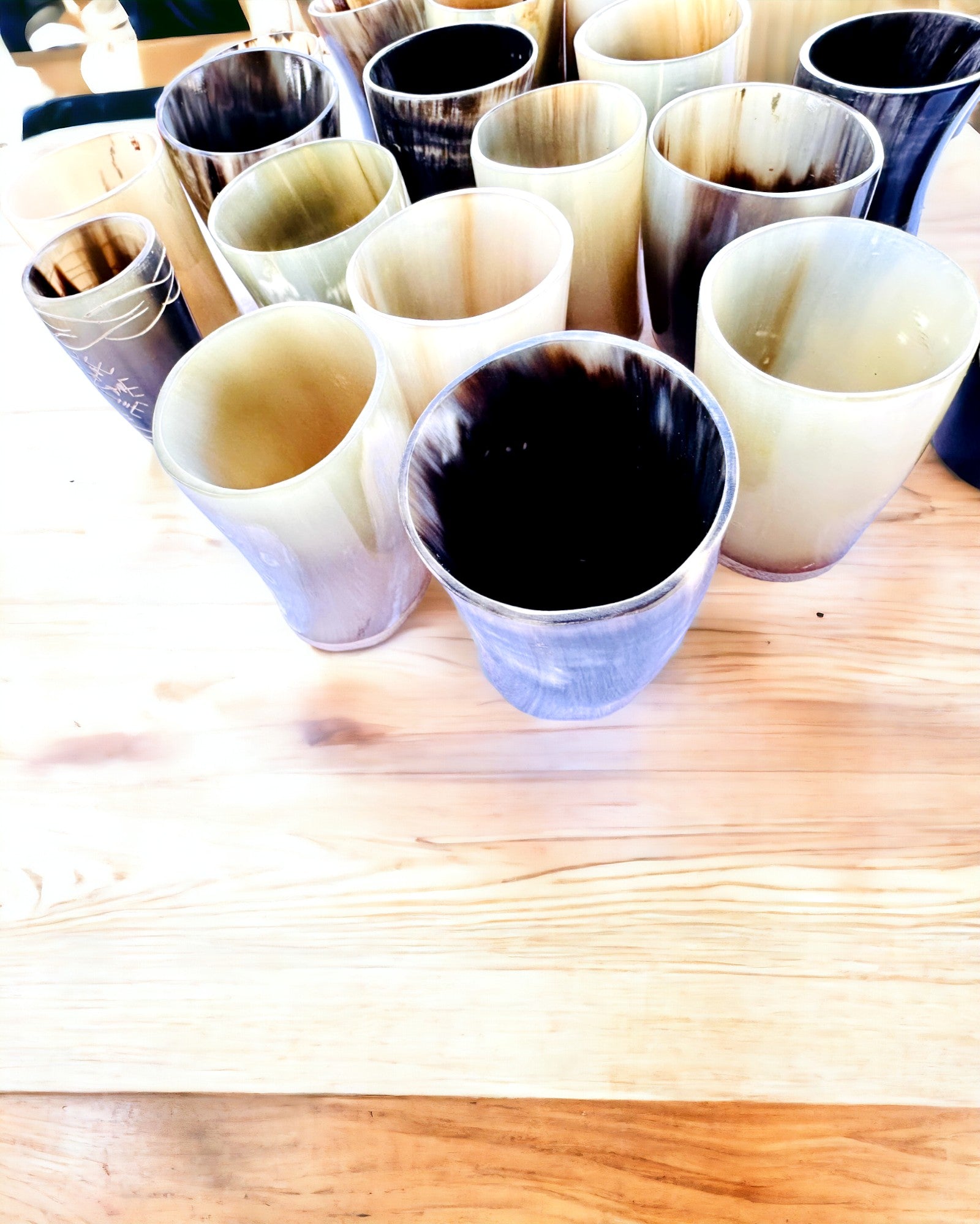 Handgjord liten kopp med möjlighet till gravyr, indisk bägare, möjlighet till anpassning som present, gravyr. Färg mörk