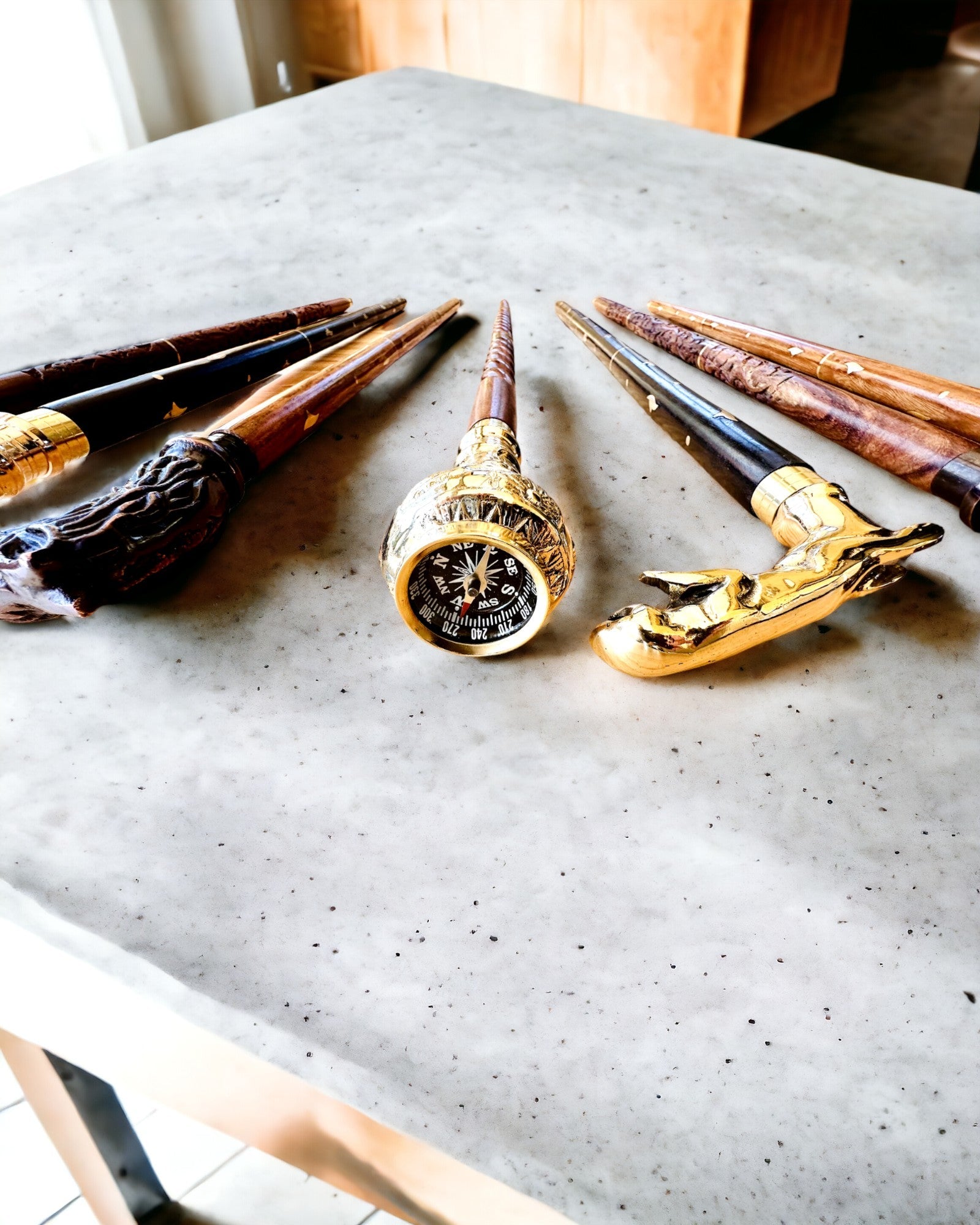 Kompasso Brown - Promenadkäpp - Handgjord i Trä - Exklusiv Utgåva med Graveringsmöjlighet