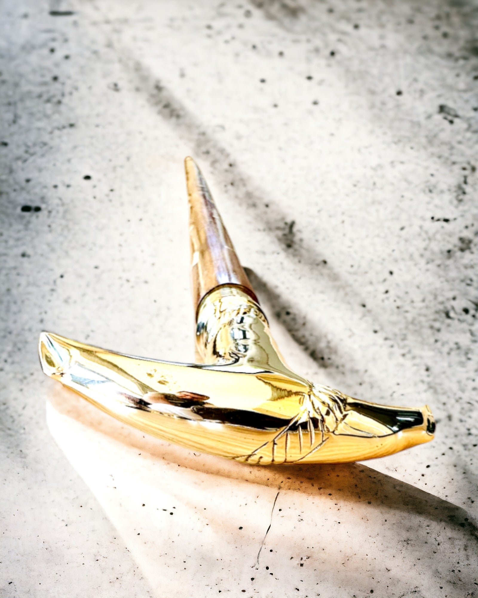 Handsnidad Reskäpp, för promenader "Kunglig Vandrare" i brunt med gyllene dekorationer