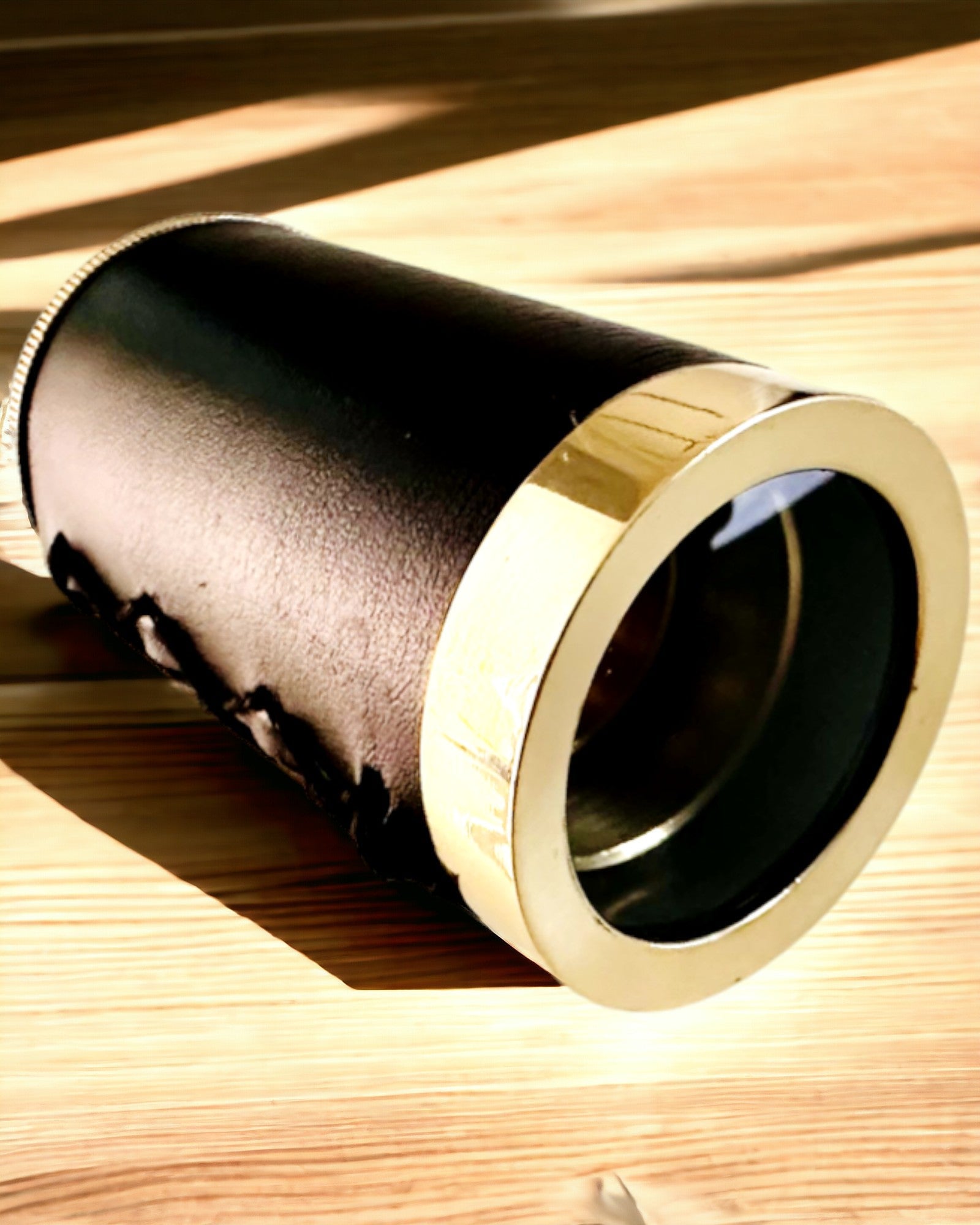 Resenärens Paradis Kikare – Hantverk - personalisering med gravyr