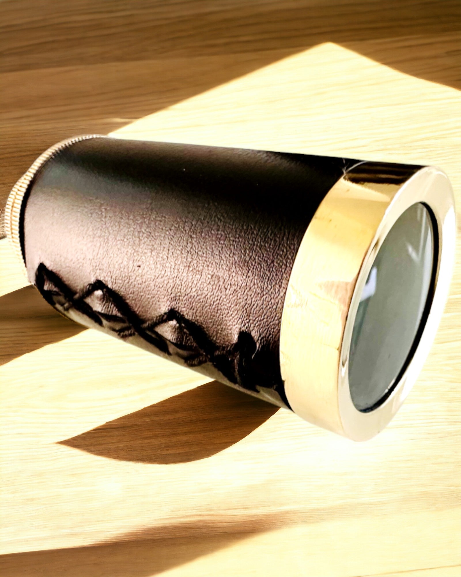 Resenärens Paradis Kikare – Hantverk - personalisering med gravyr