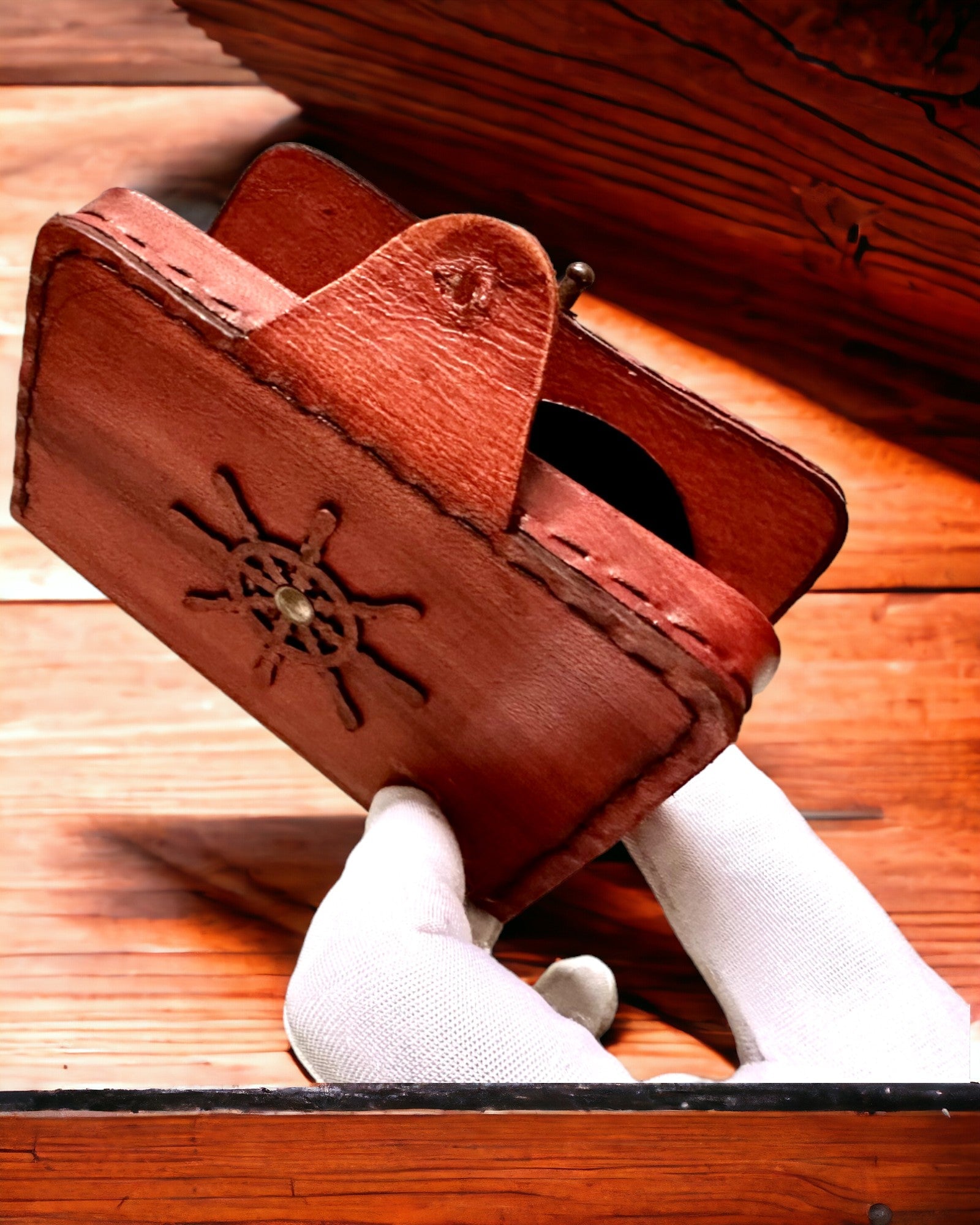 Kommendörfodral – Handgjort Fodral för Fickur eller Kompass med Möjlighet till Personalisering