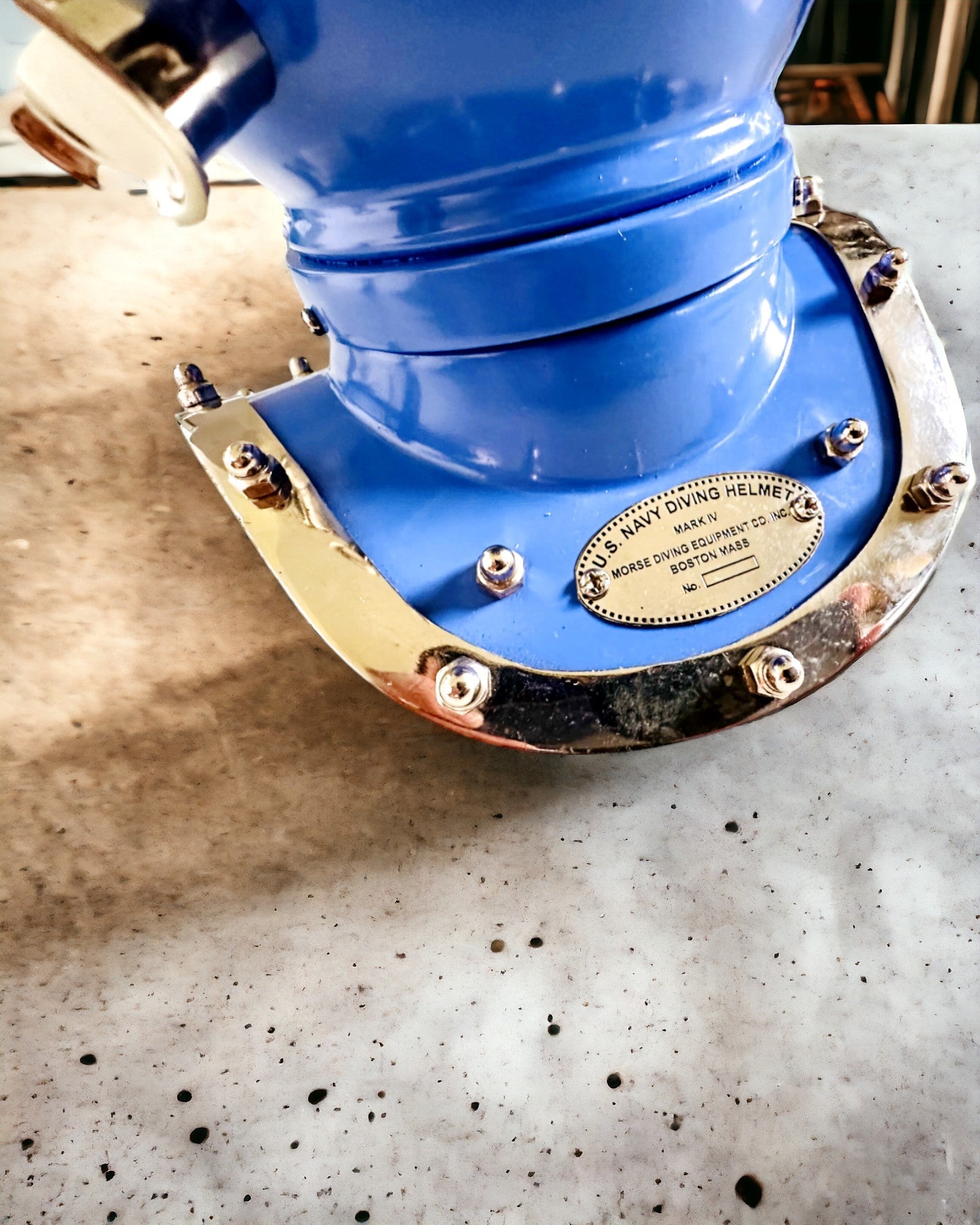 Djupupptäckarens Hjälm - Samlarutgåva med Graveringsmöjlighet, 35 cm, present till brandman eller dykare