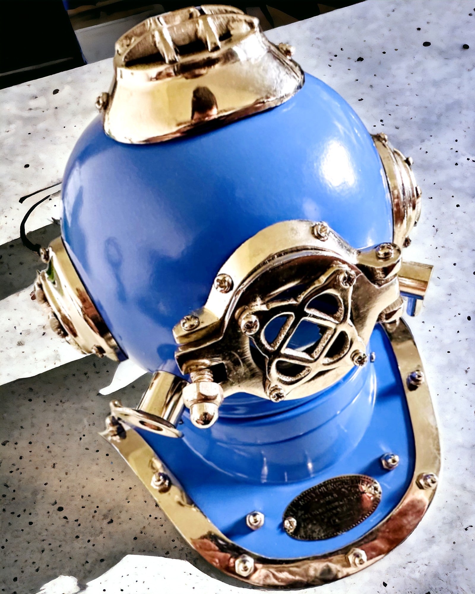 Djupupptäckarens Hjälm - Samlarutgåva med Graveringsmöjlighet, 35 cm, present till brandman eller dykare