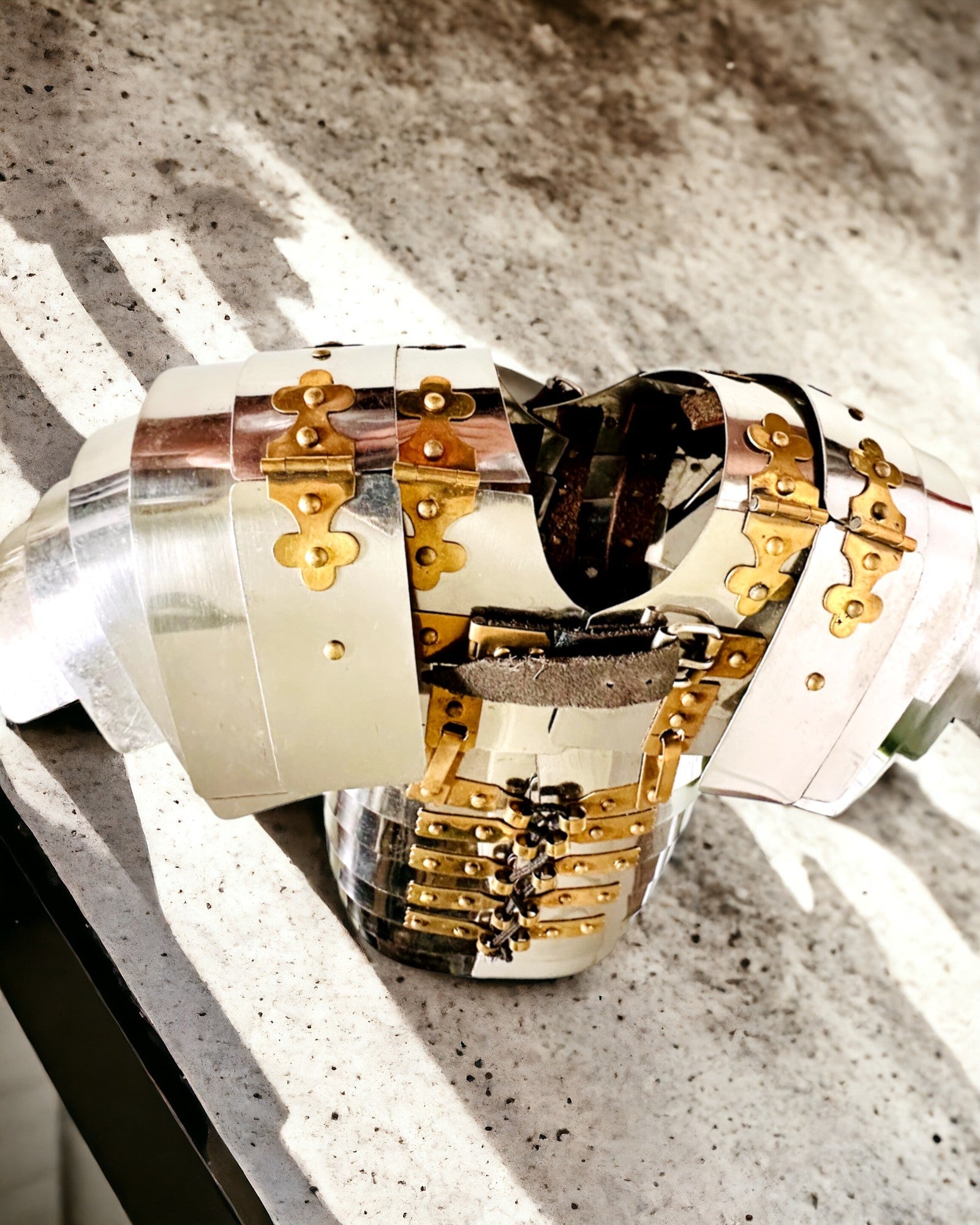 Stads Krigares Rustning - Handgjord, Möjlighet till Gravyr, Höjd Cirka 40 cm