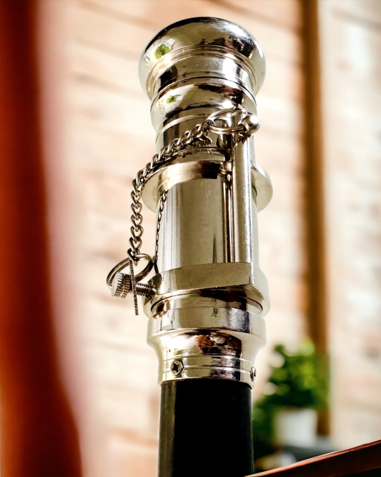 GÅSTAV MED HANDTAG OCH KIKARFUNKTION – ELEGANT OCH MODERN, 95 CM - kaptenens "Navigator's Crest"