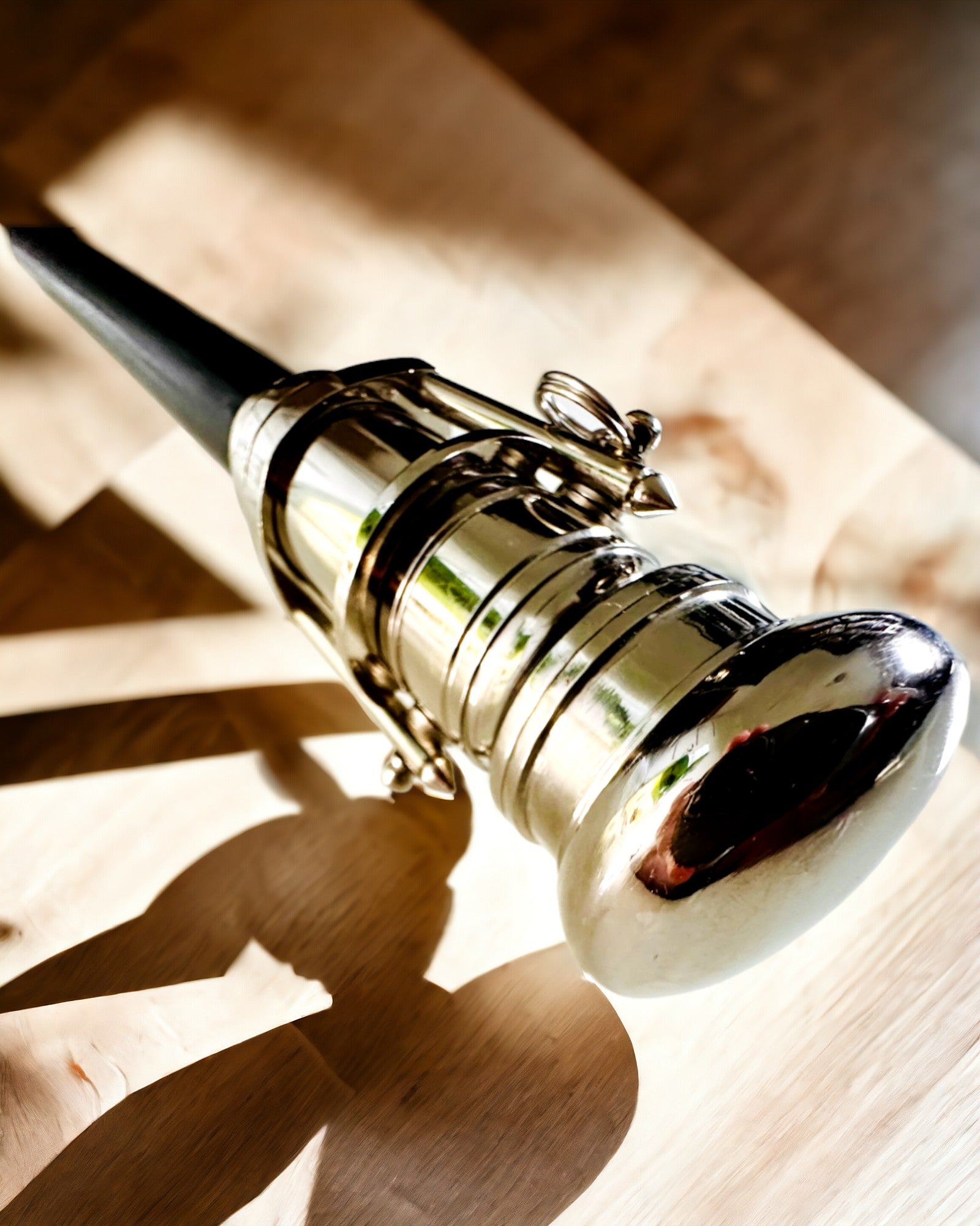 GÅSTAV MED HANDTAG OCH KIKARFUNKTION – ELEGANT OCH MODERN, 95 CM - kaptenens "Navigator's Crest"