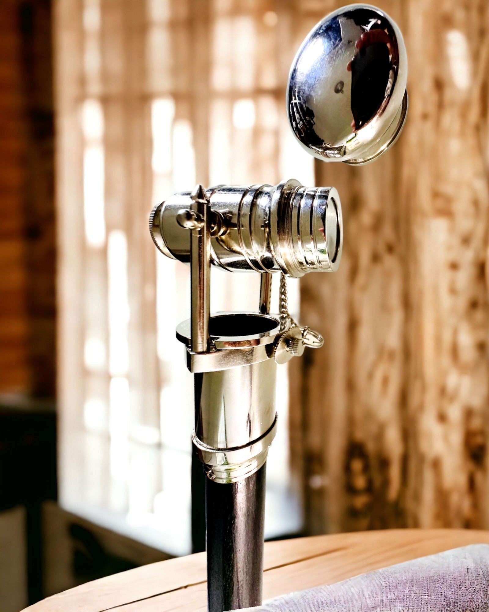 GÅSTAV MED HANDTAG OCH KIKARFUNKTION – ELEGANT OCH MODERN, 95 CM - kaptenens "Navigator's Crest"